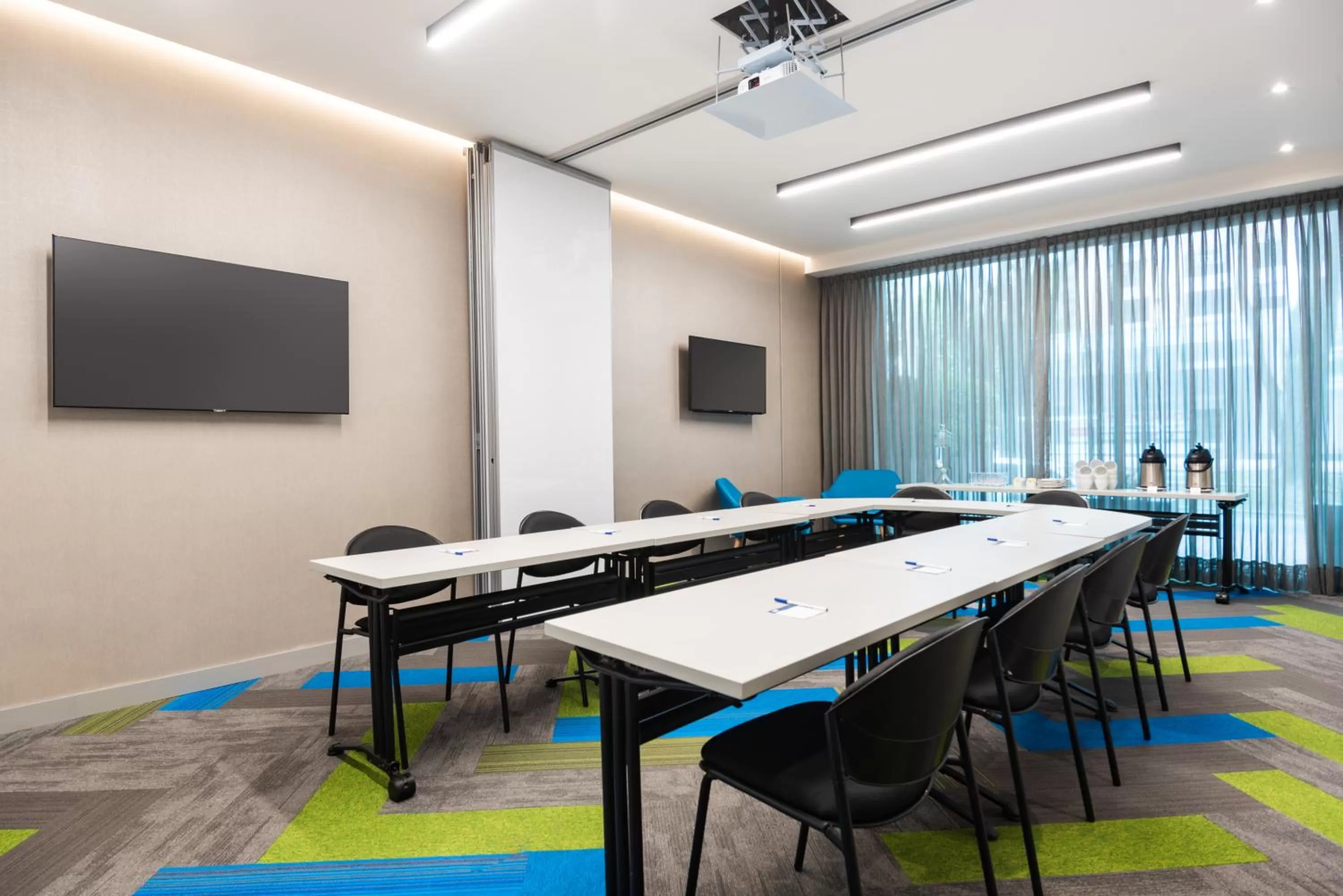 Meeting/conference room in Holiday Inn Express Bogotá - Parque La 93 by IHG