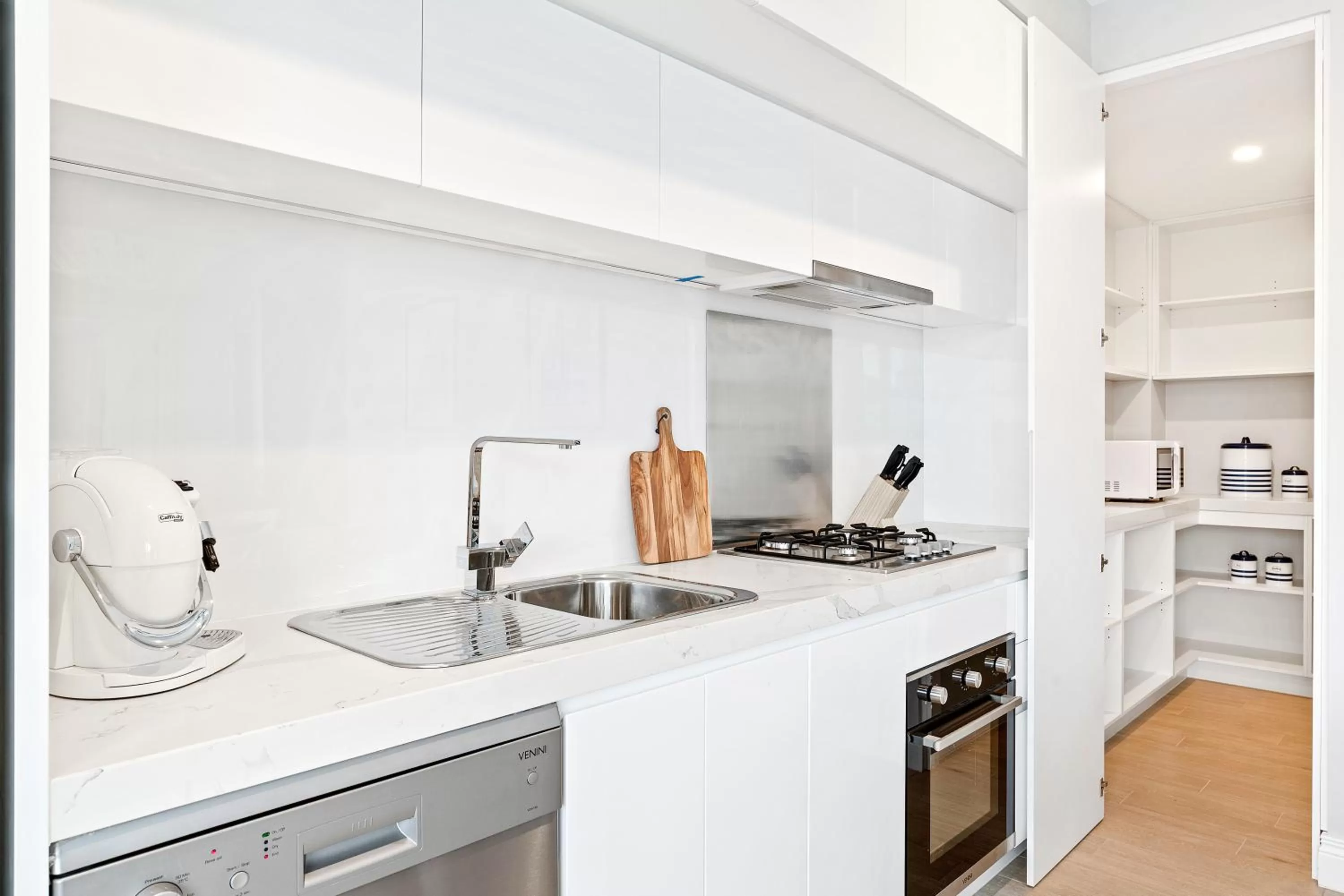 Kitchen or kitchenette in The Hamptons Apartments - Port Melbourne
