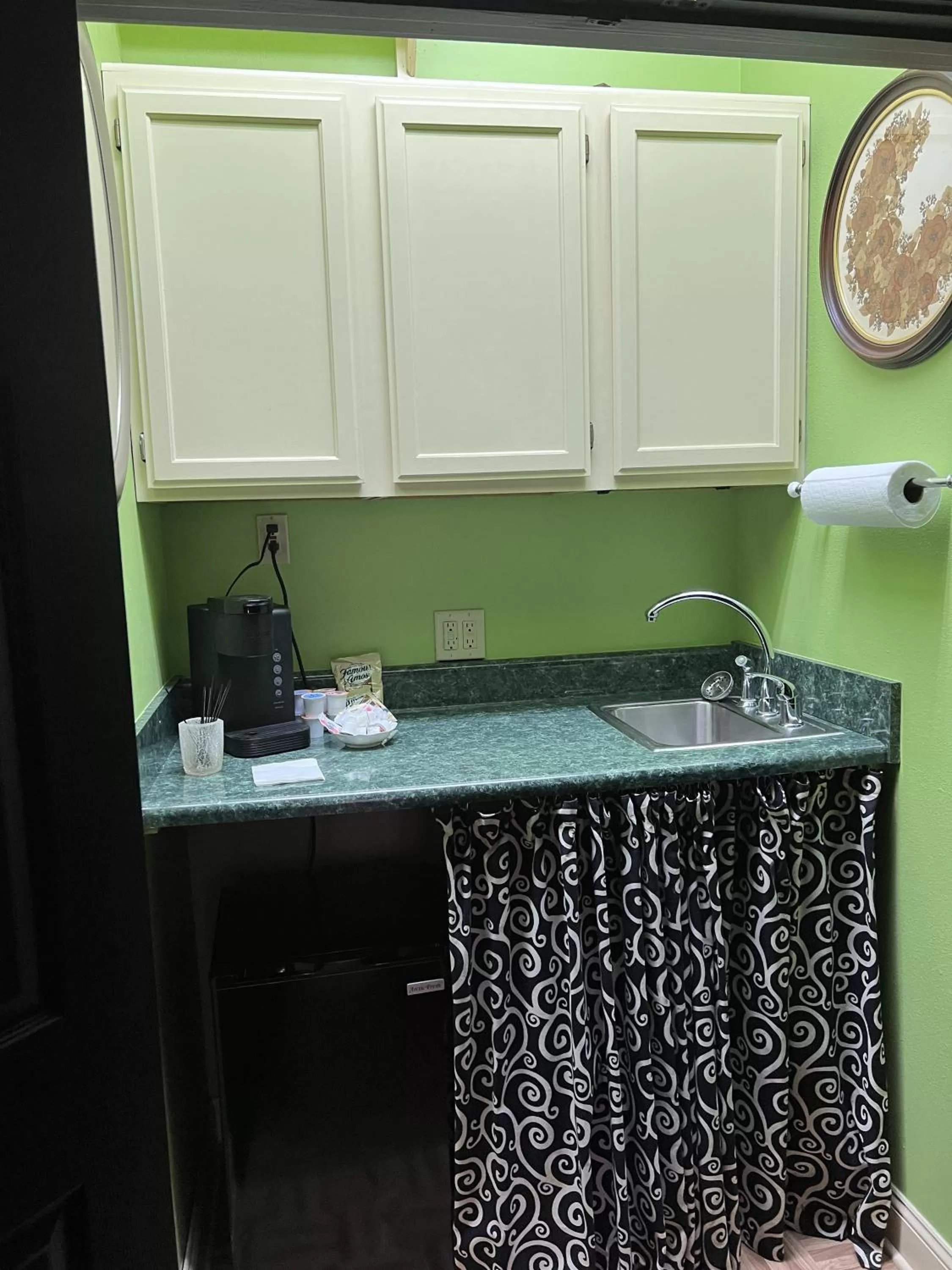 Kitchen or kitchenette in The Empress of Little Rock