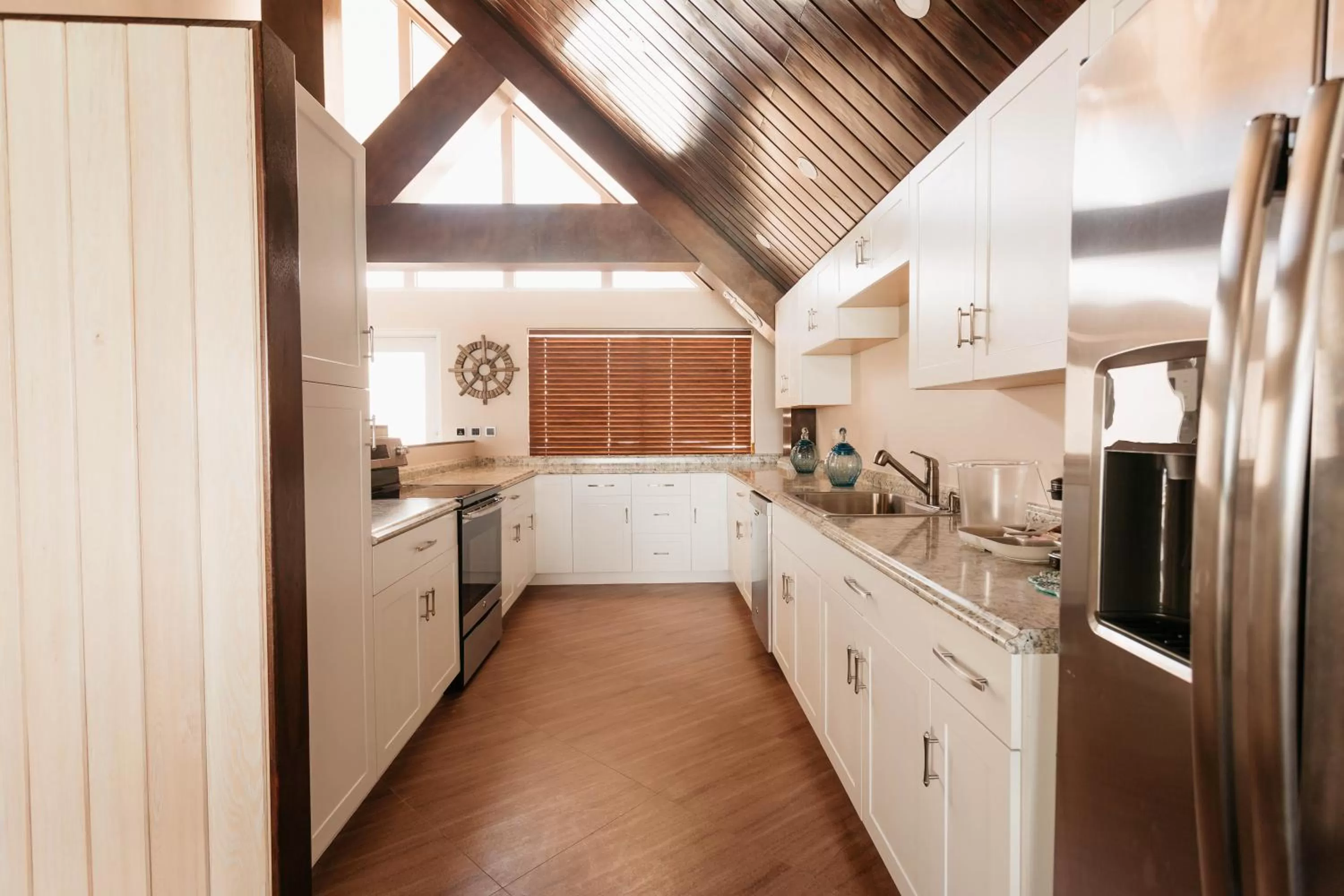 Kitchen or kitchenette in Surfrider Resort Hotel