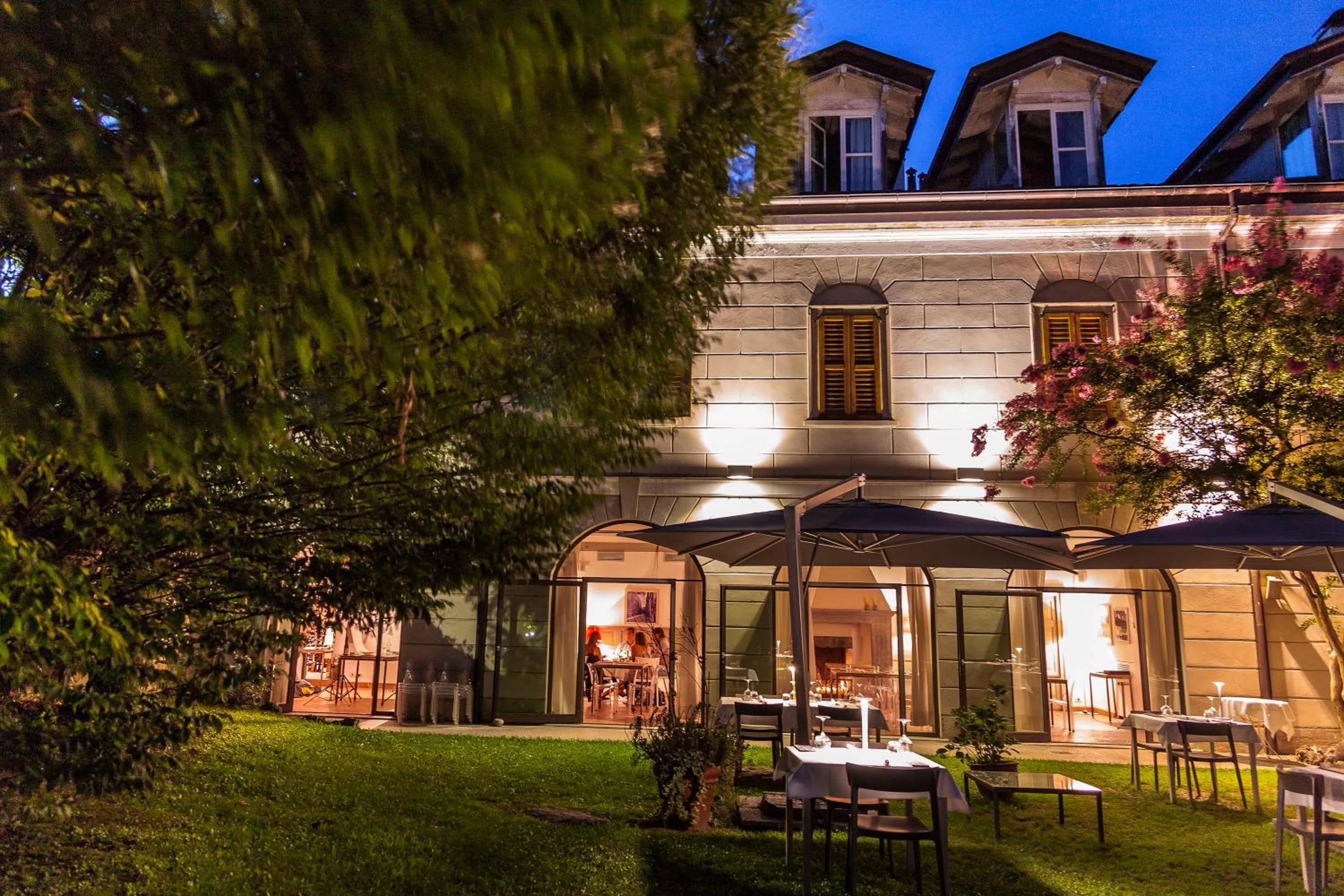 Restaurant/places to eat in Art Hotel Varese