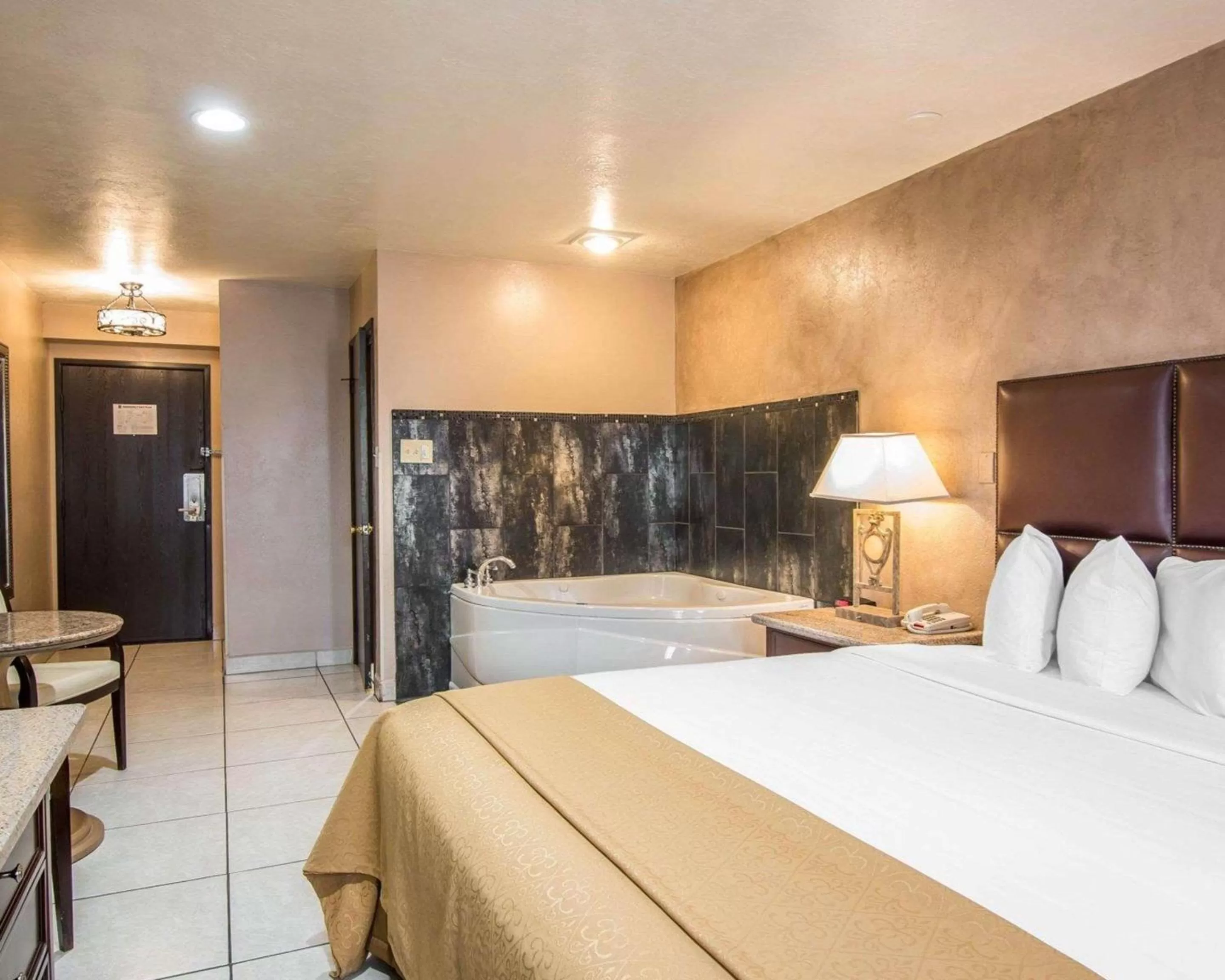 Photo of the whole room, Bed in Hotel Baja San Diego