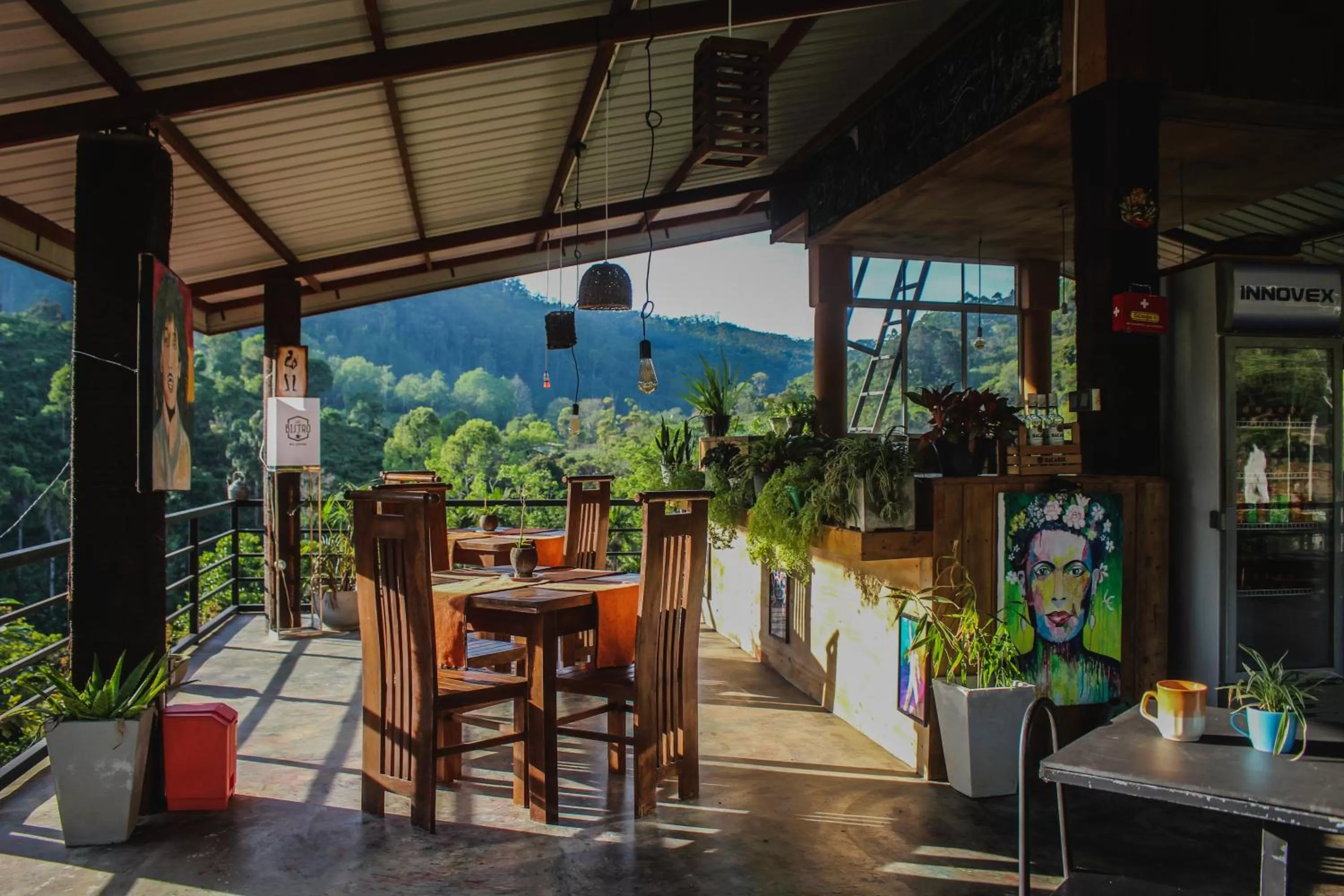 Restaurant/places to eat in Hotel Levon Ella