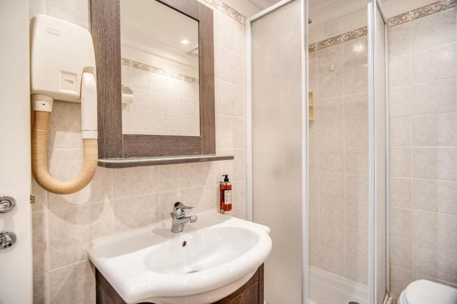 Bathroom in Hotel Mirti