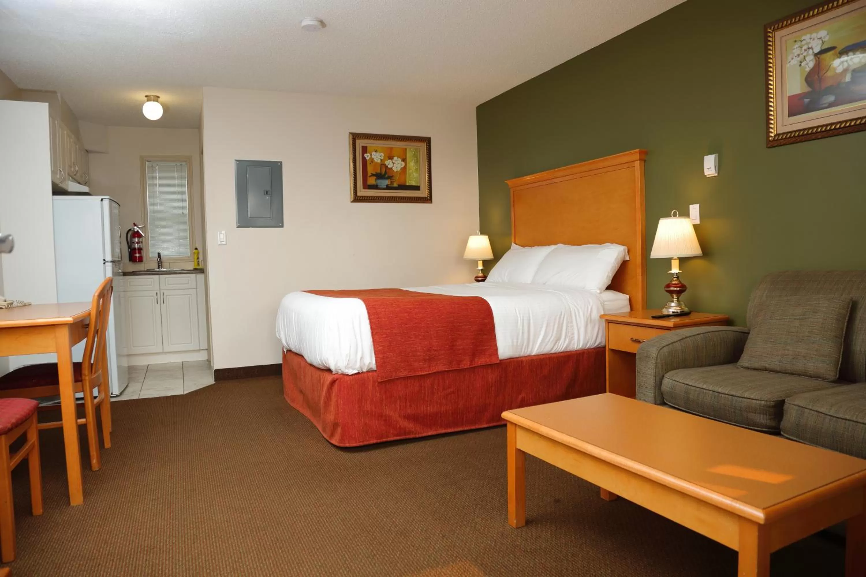 Bed in Chateau Motel