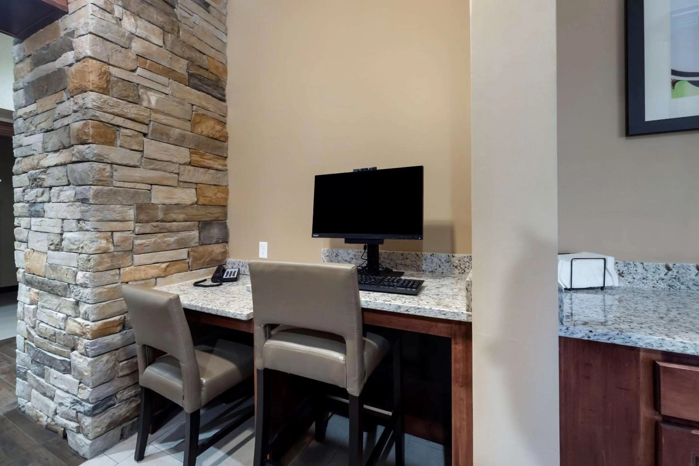 Business facilities in Comfort Inn & Suites Harrah