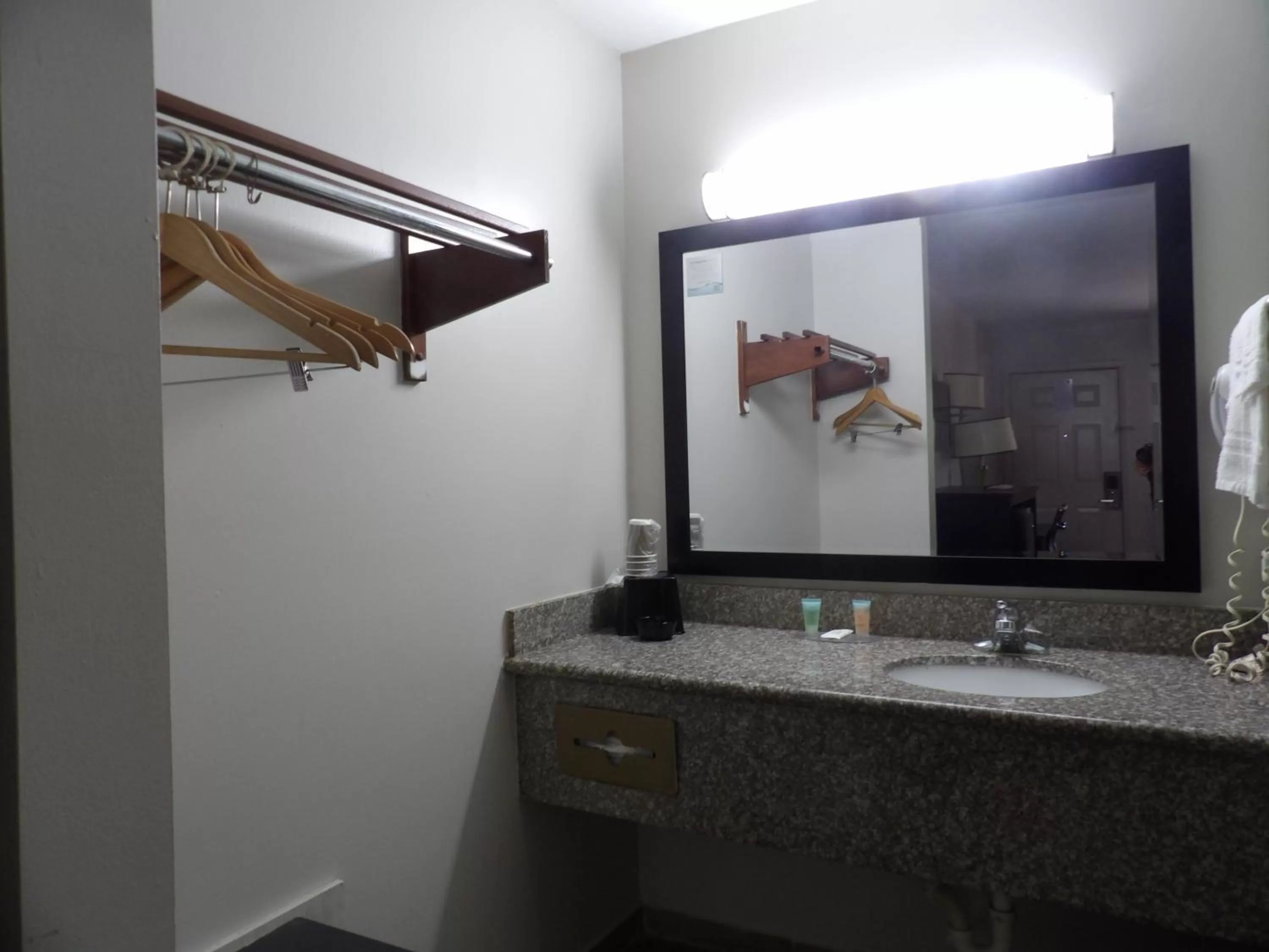 Super 8 by Wyndham Ocean Springs Biloxi