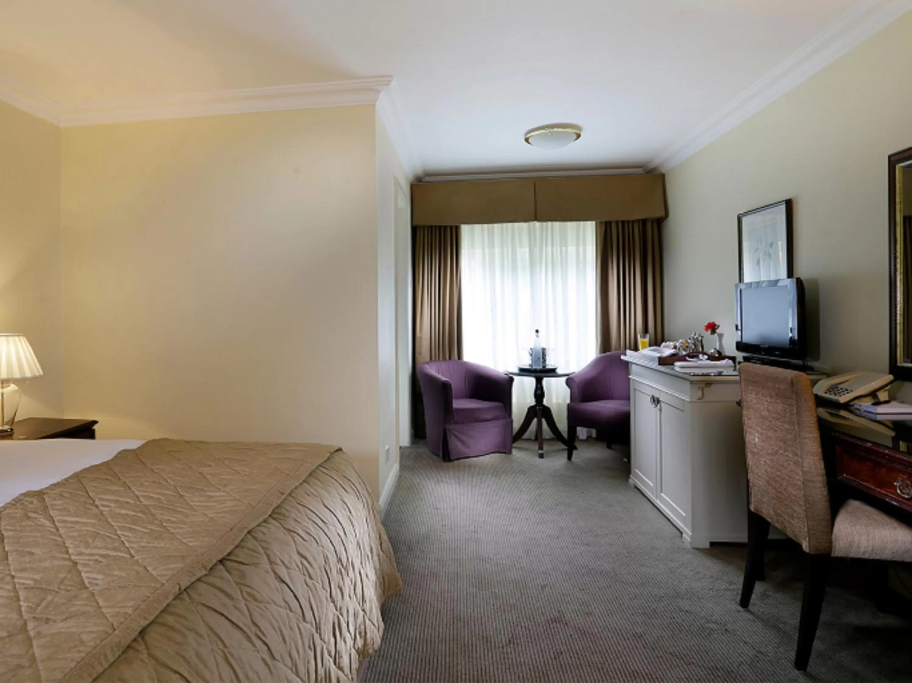 Standard King Room in Macdonald Alveston Manor Hotel & Spa