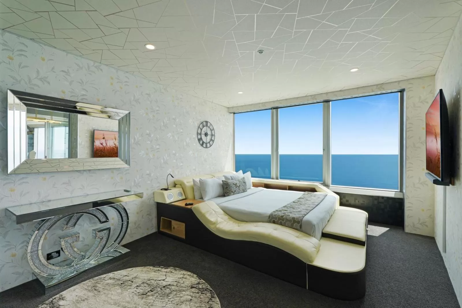 Bedroom, Bed in Q1 Resort & Spa - Official