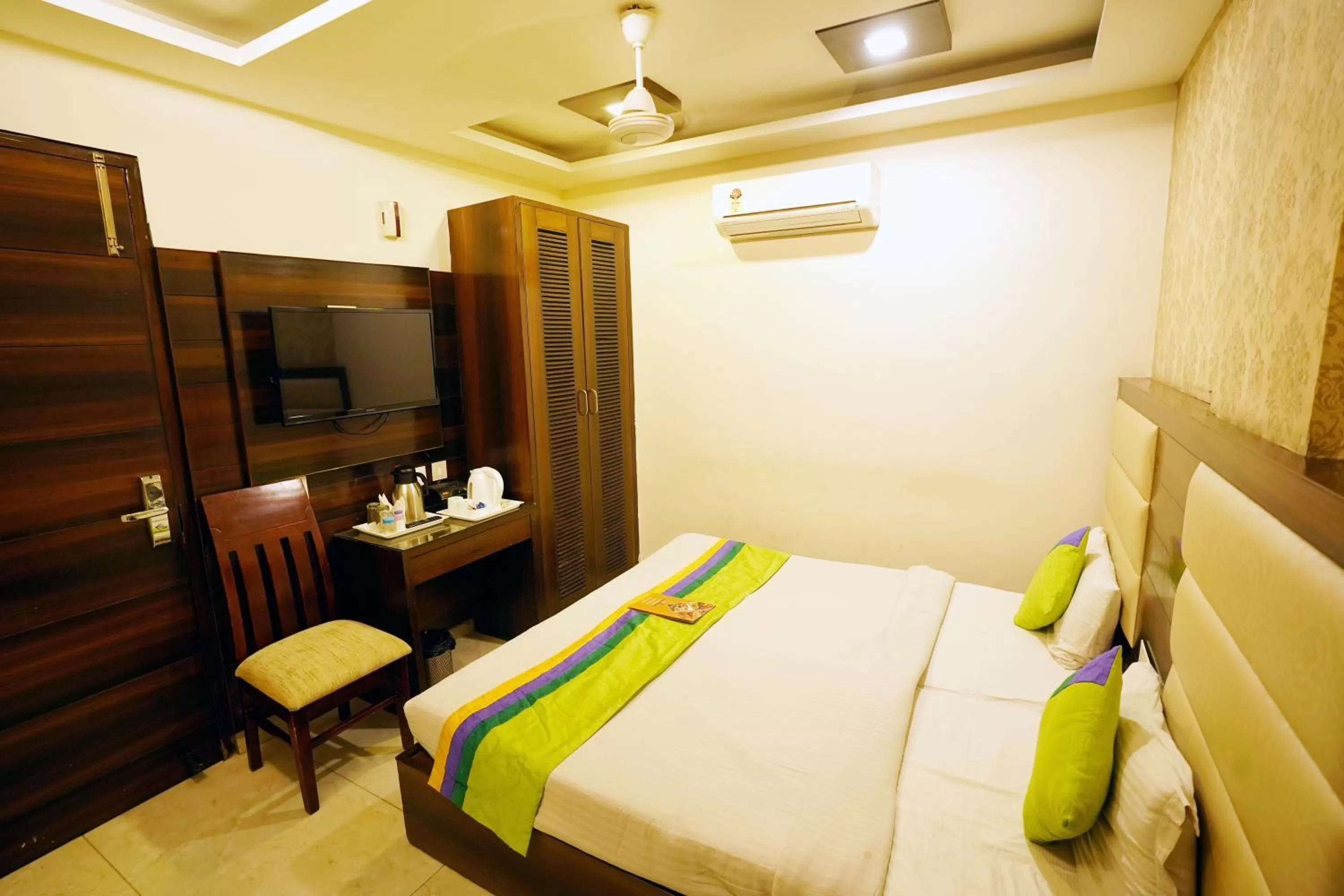 Bed in Hotel Dreamland Chandigarh