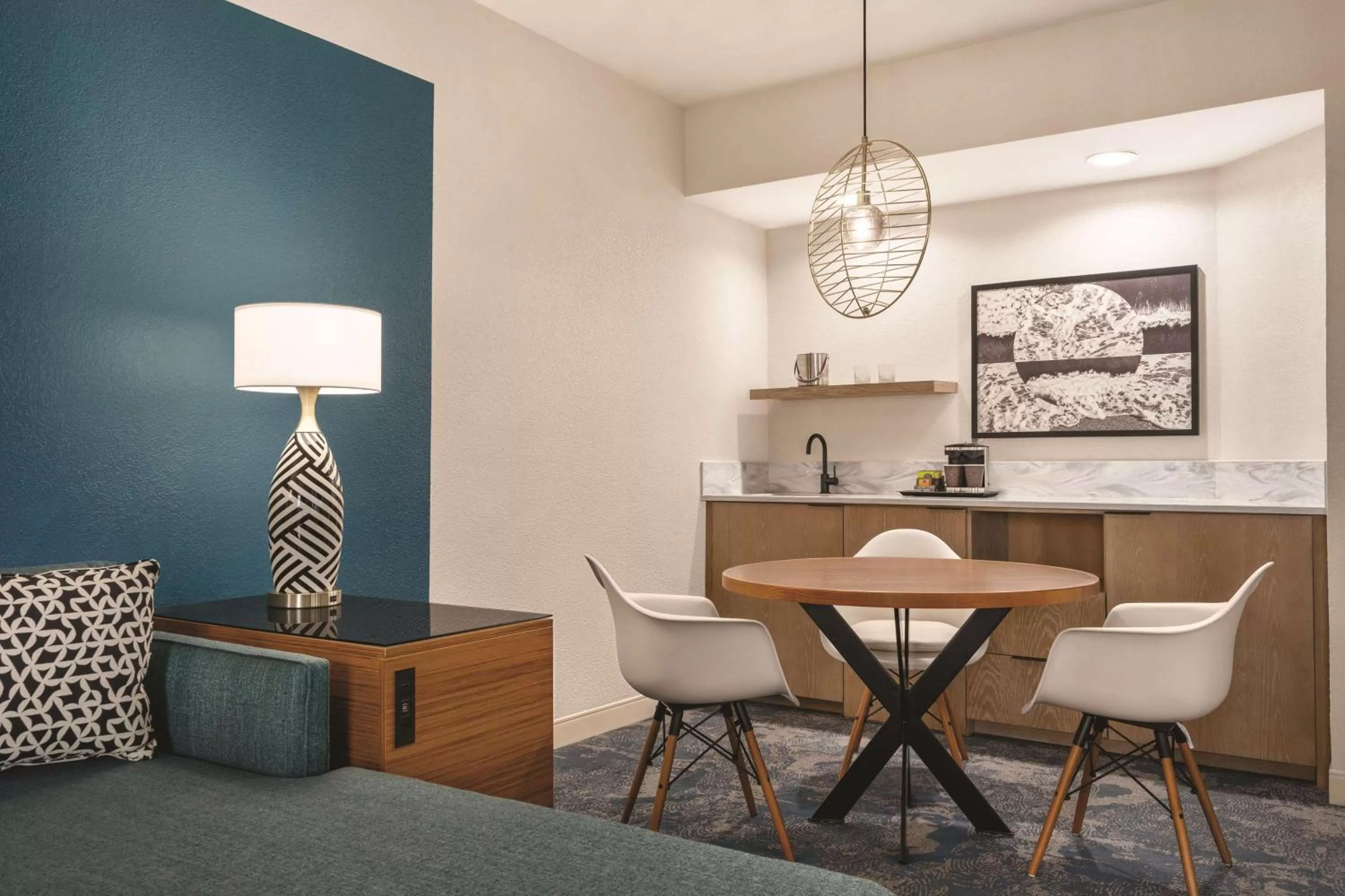 Living room in DoubleTree by Hilton Tampa Rocky Point Waterfront