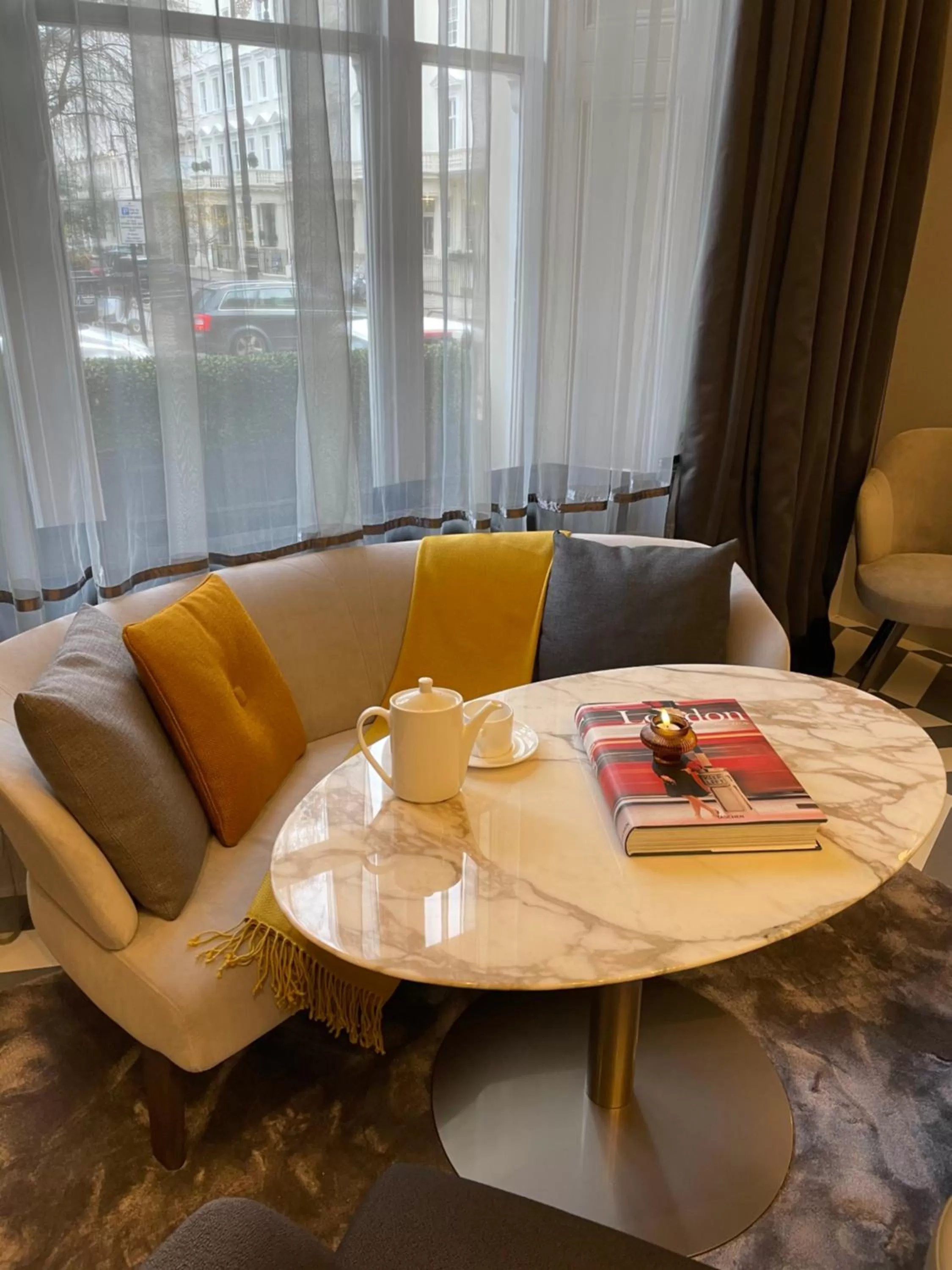 Restaurant/places to eat in Eccleston Square Hotel