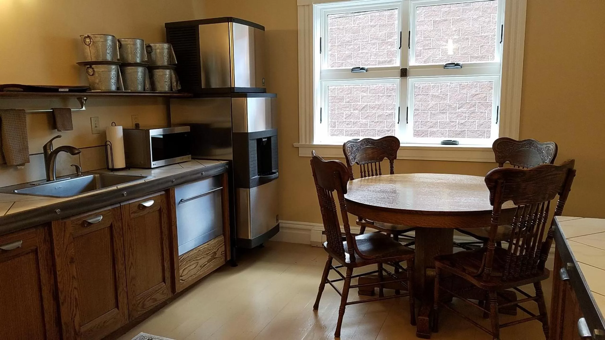 Communal kitchen in Hotel Ouray - for 12 years old and over