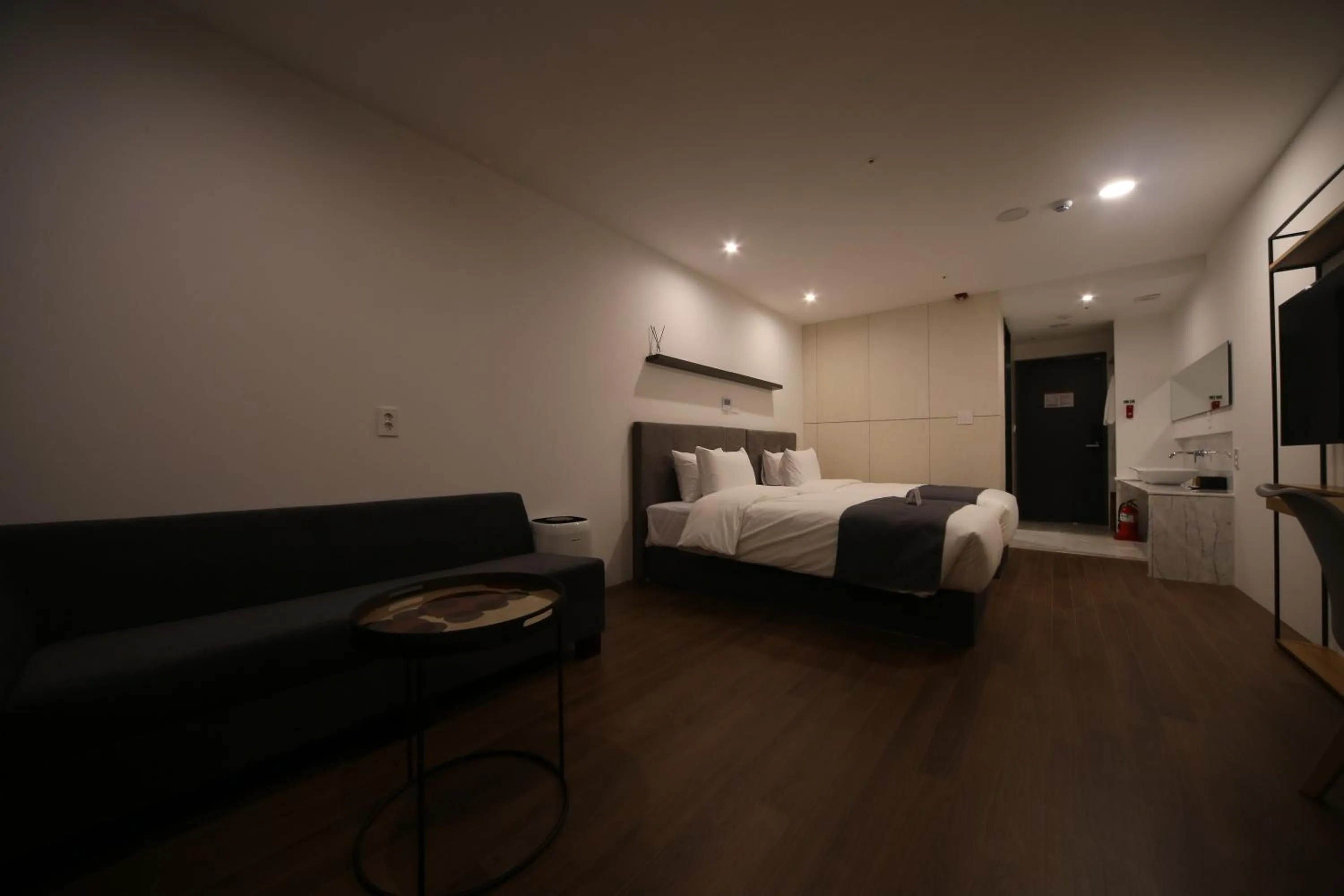 Bed in Hotel Noblestay