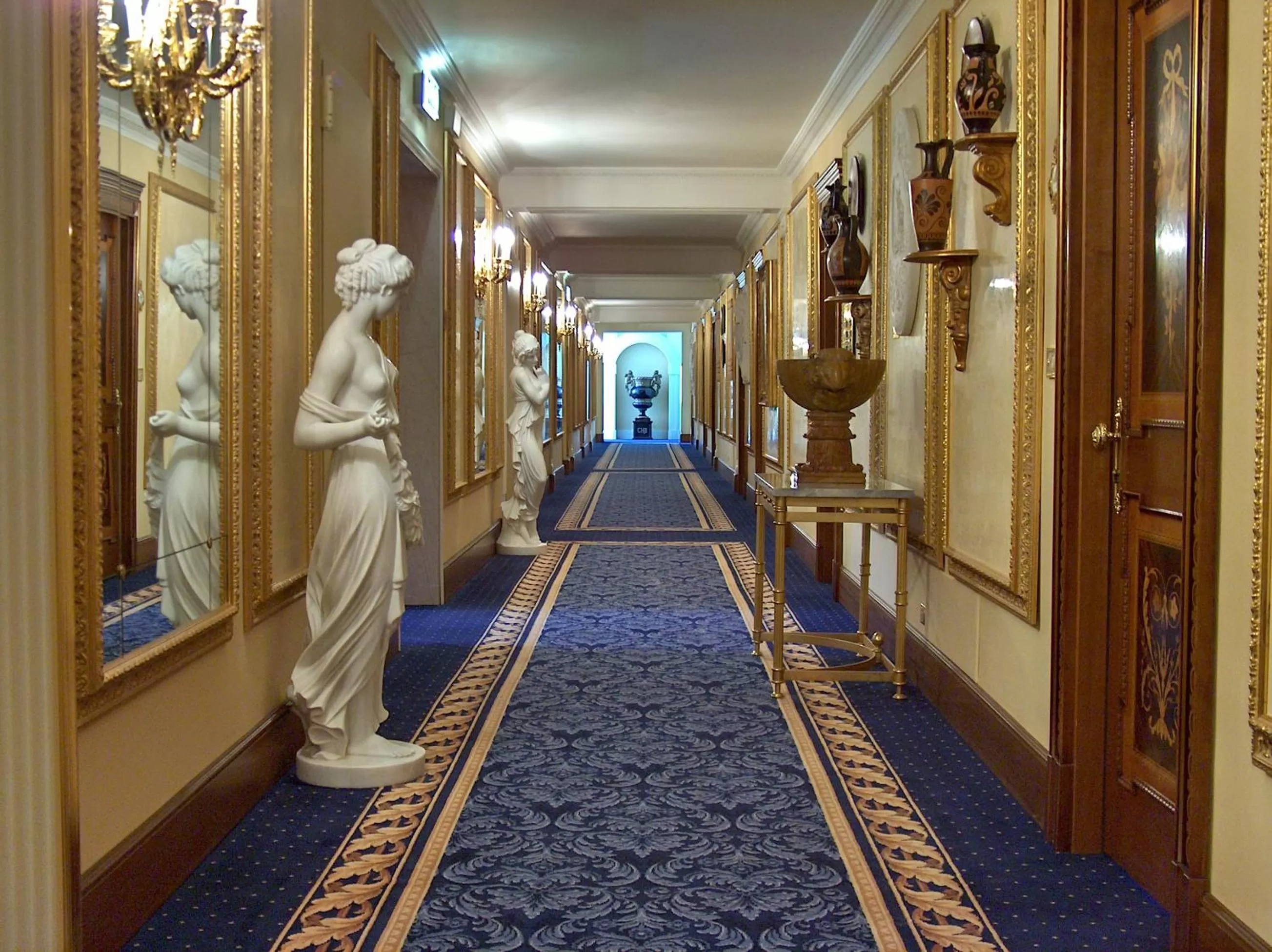 Lobby or reception in Grand Hotel des Iles Borromées & SPA