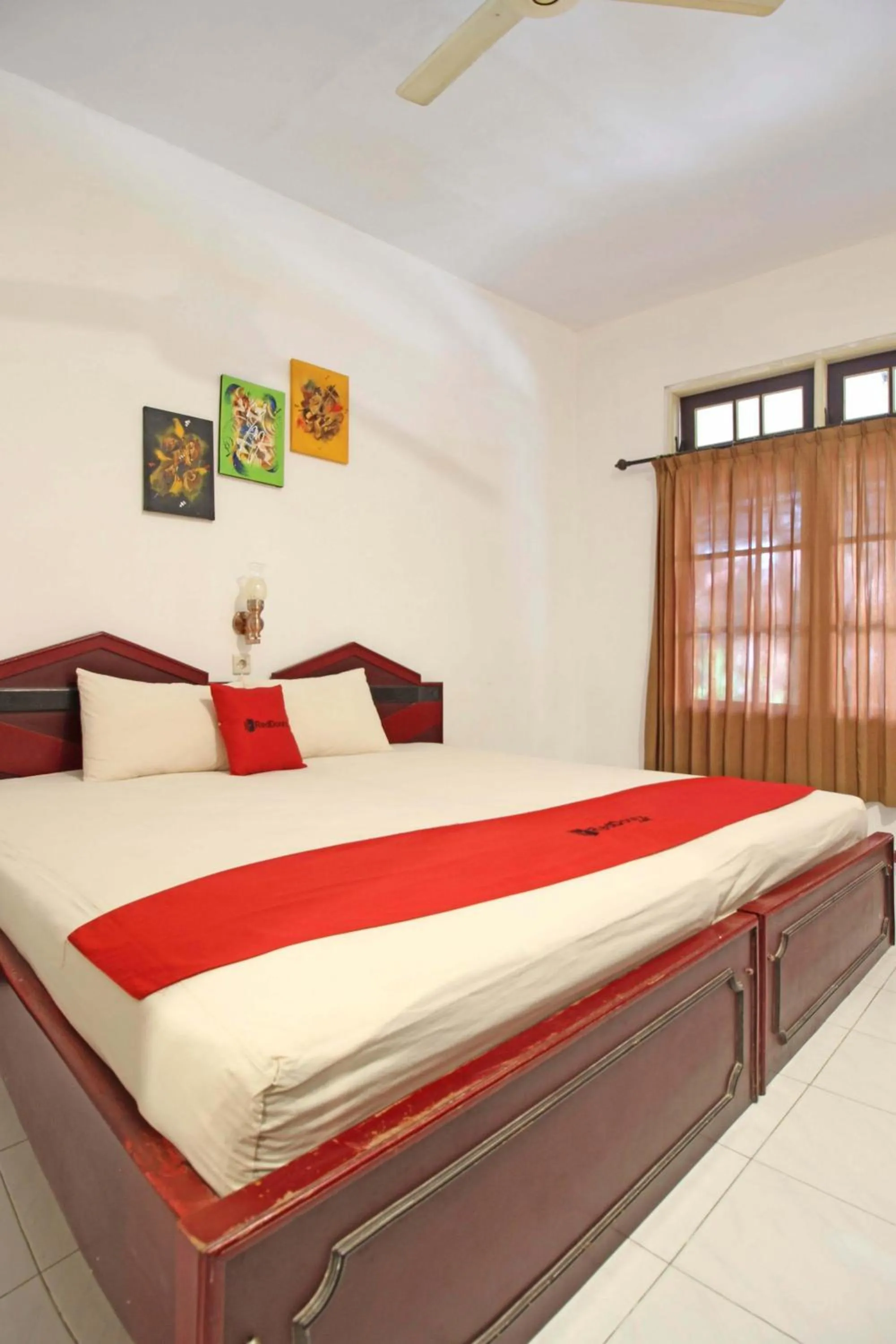 Bed in RedDoorz near Pojok Beteng Prawirotaman