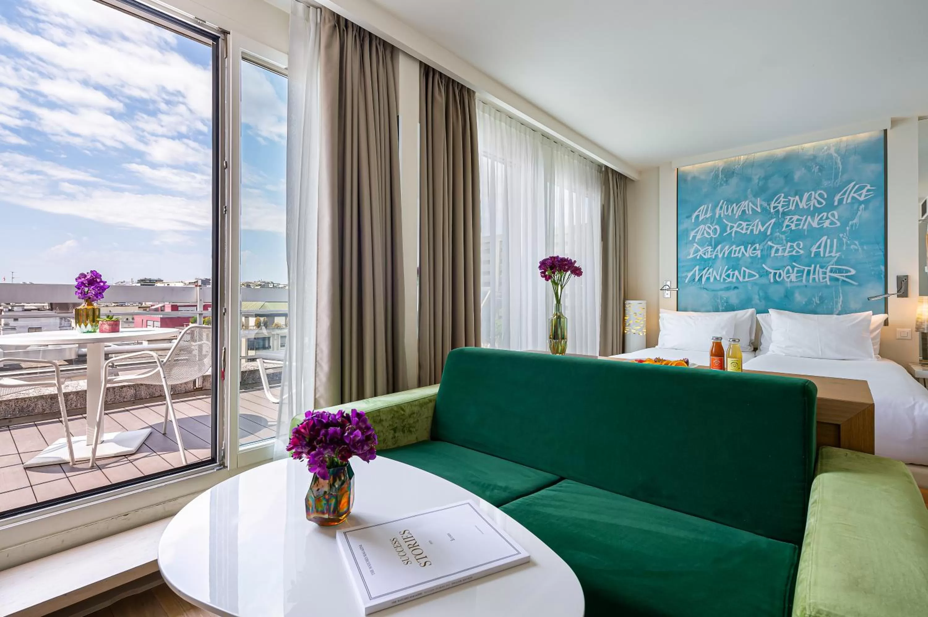 Bed in N’vY Manotel