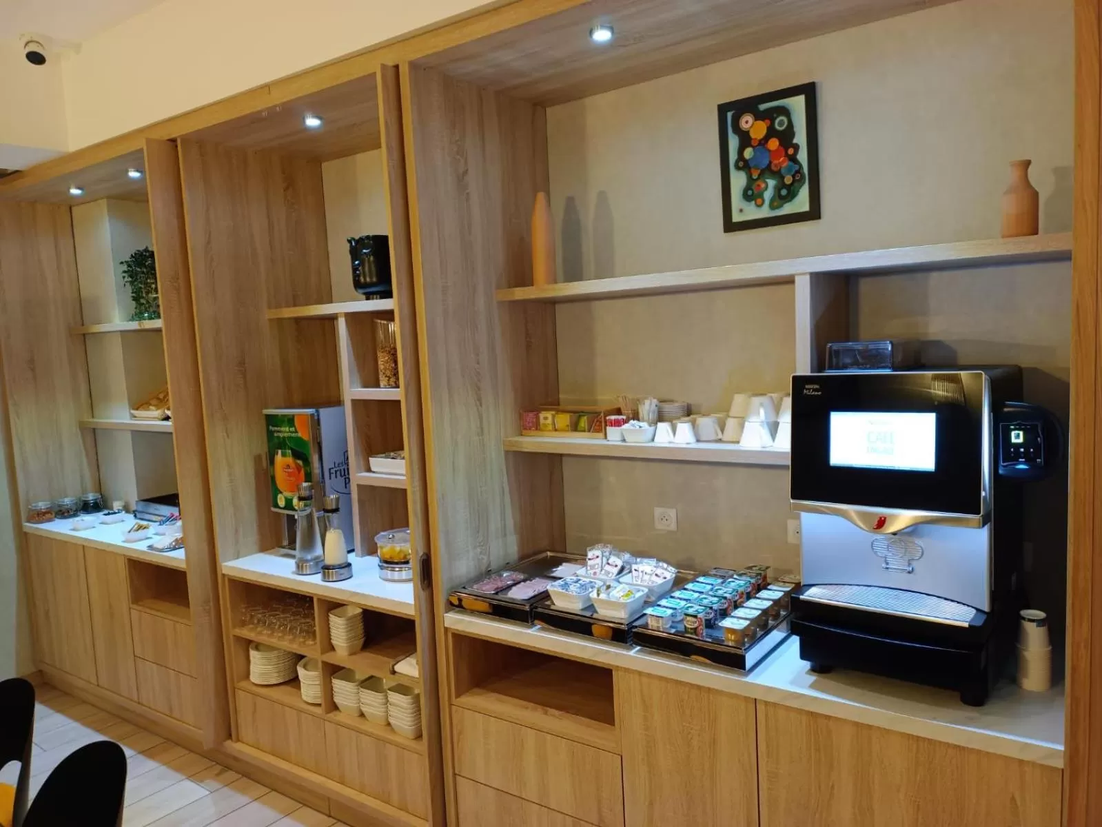 Buffet breakfast in Avia Hôtel Saphir Montparnasse