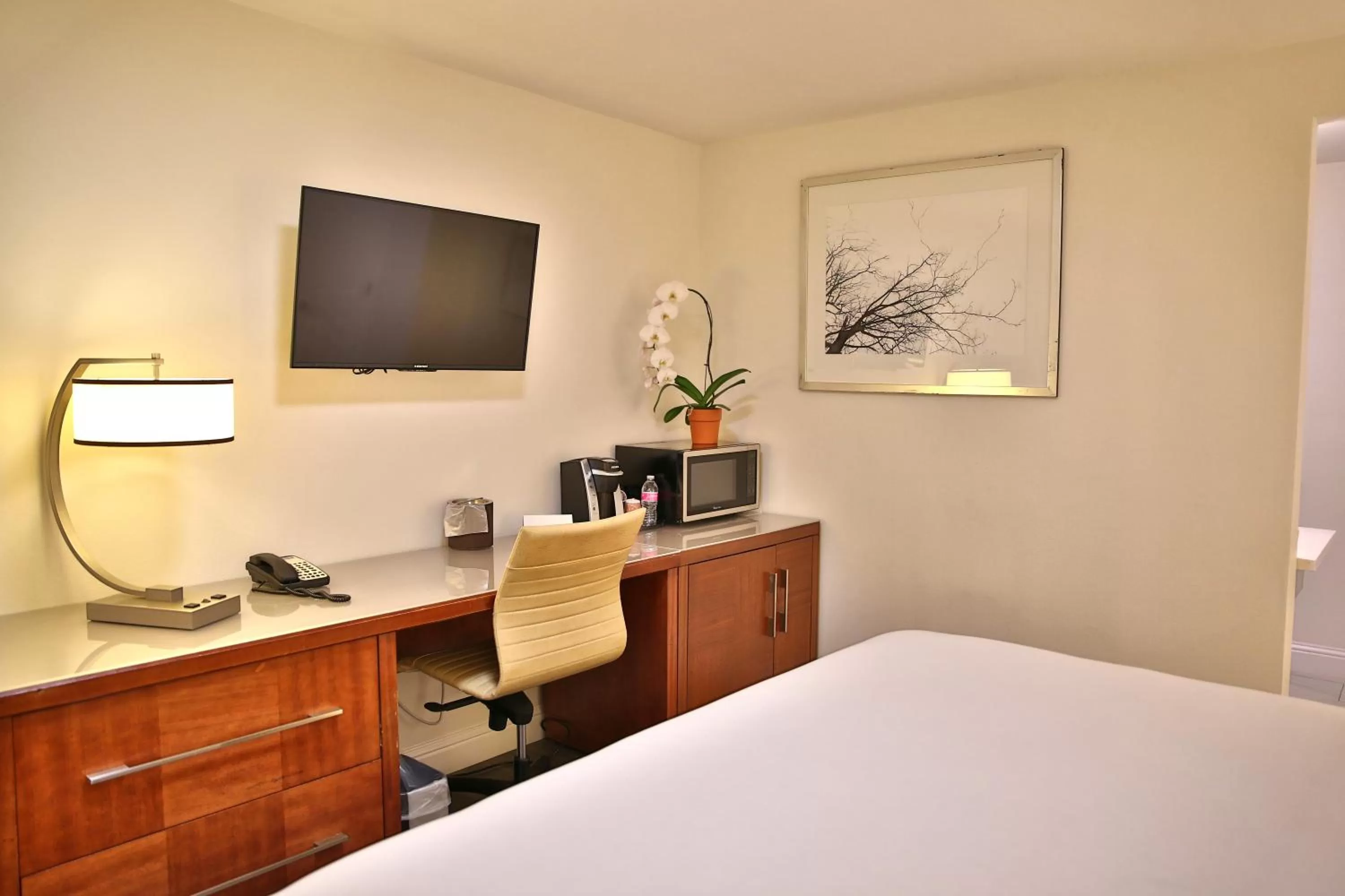 TV and multimedia, Bed in Travelodge by Wyndham Crescent City