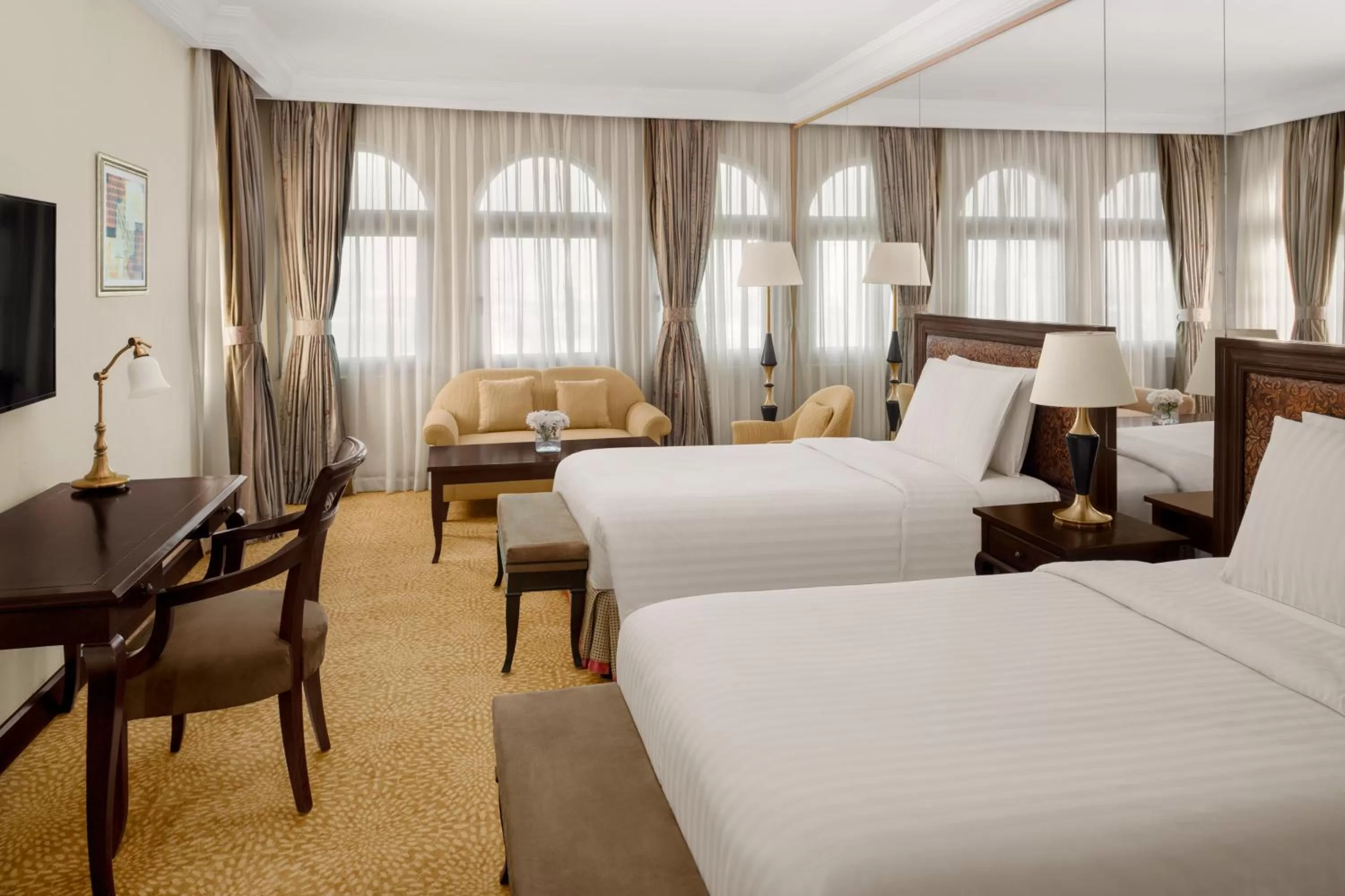 Bedroom, Bed in Mövenpick Hotel Karachi