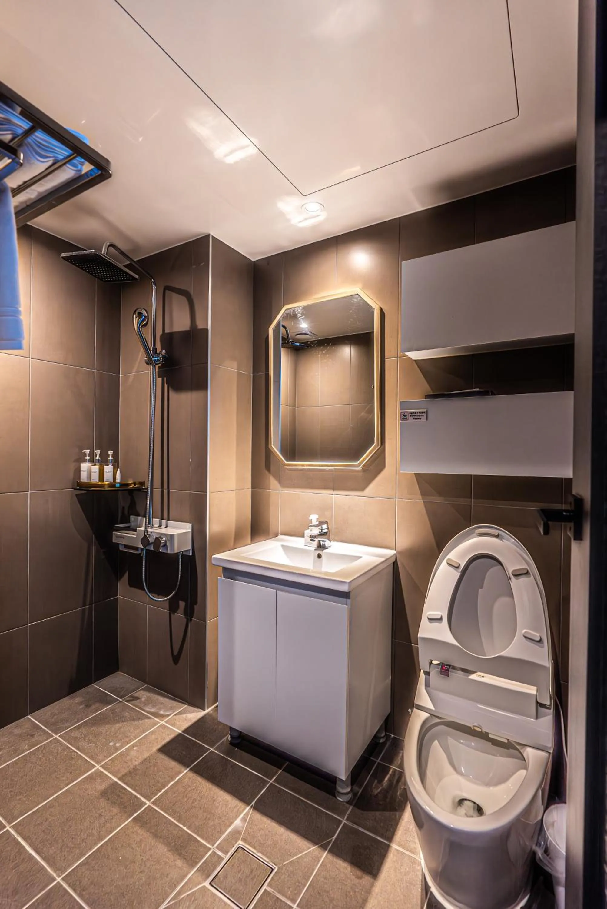 Toilet in Hotel The Grang Jungmun