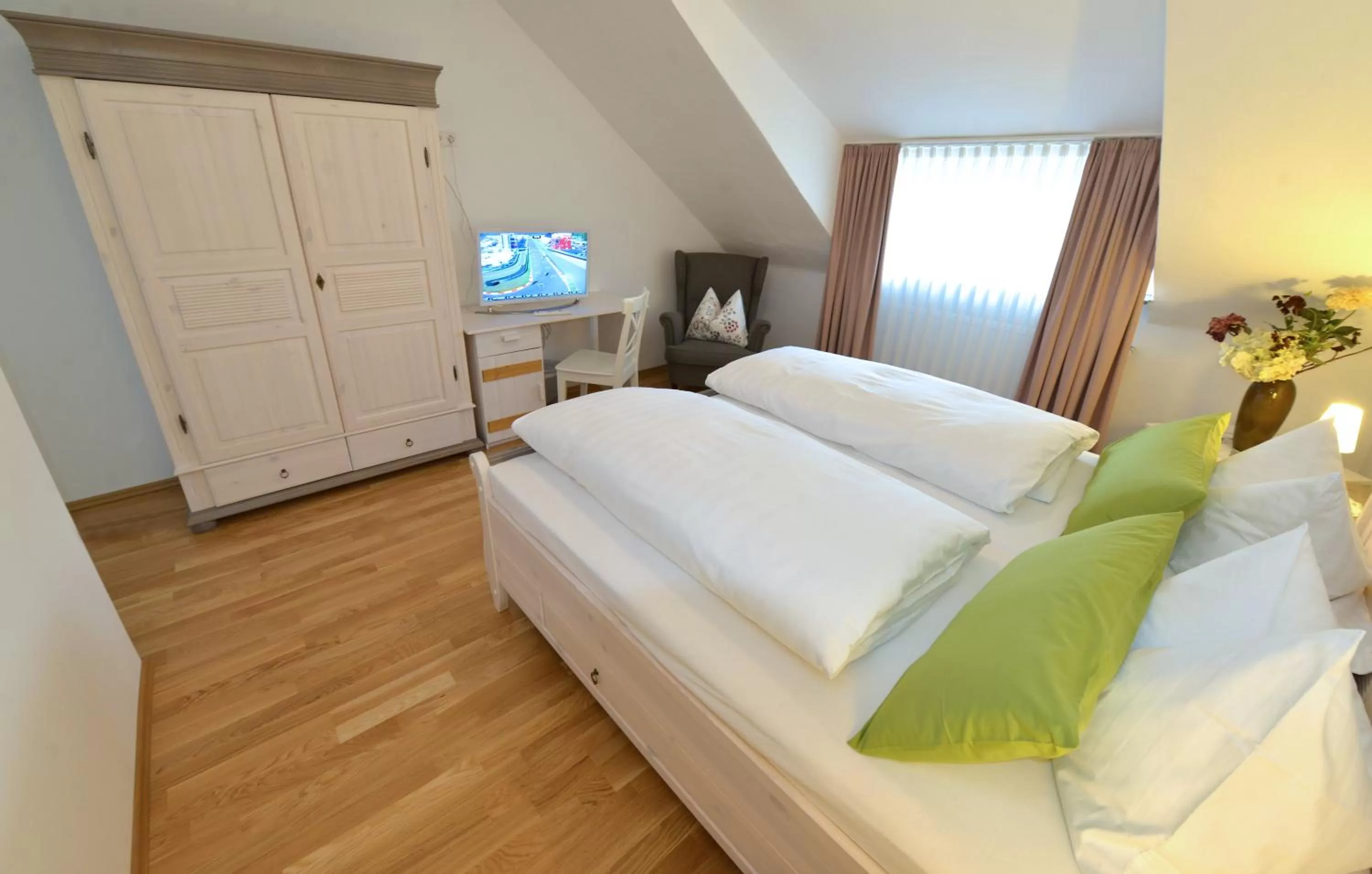 Bed in Hotel-Restaurant "Zum Alten Fritz"