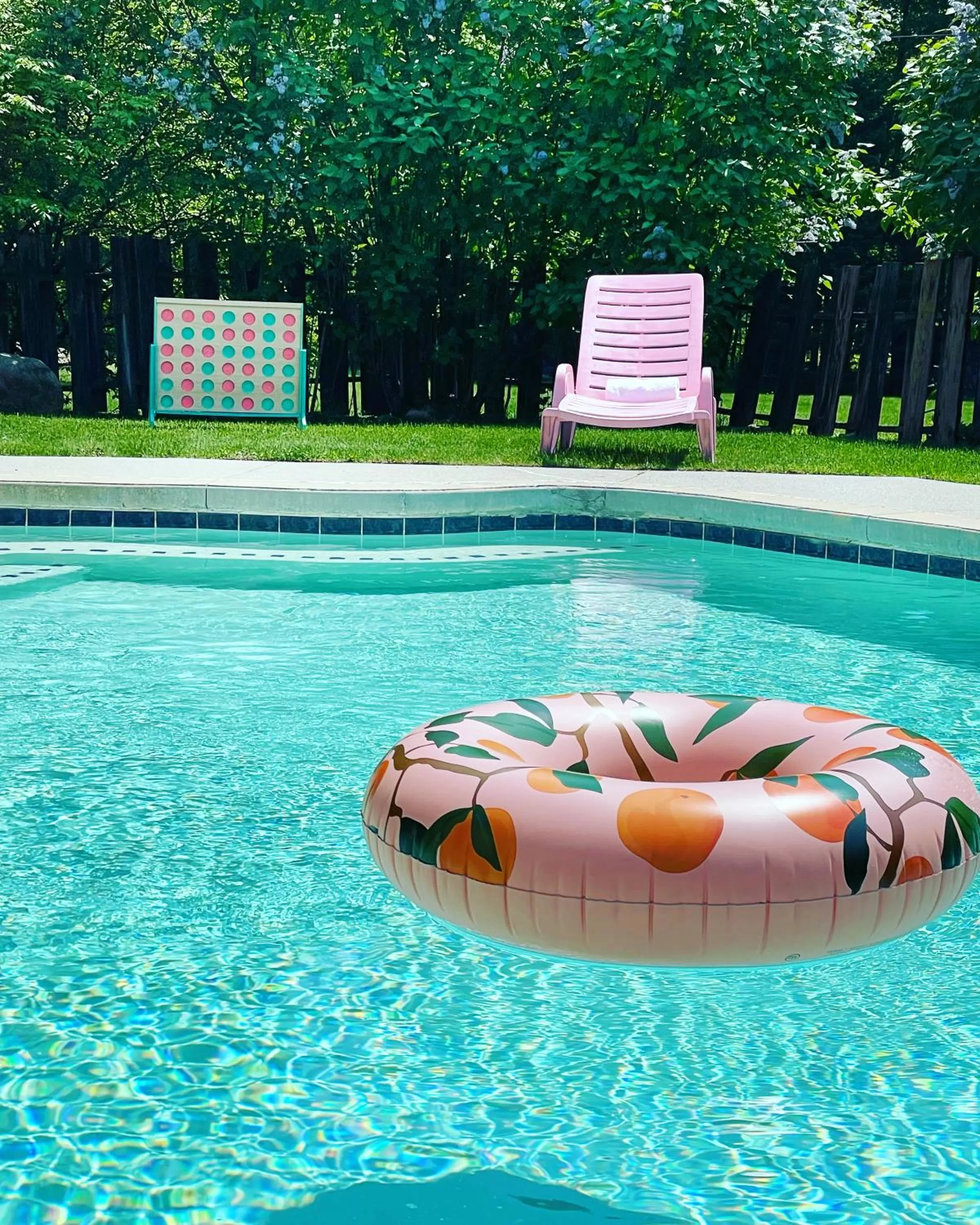 Swimming pool in Toll Road Inn