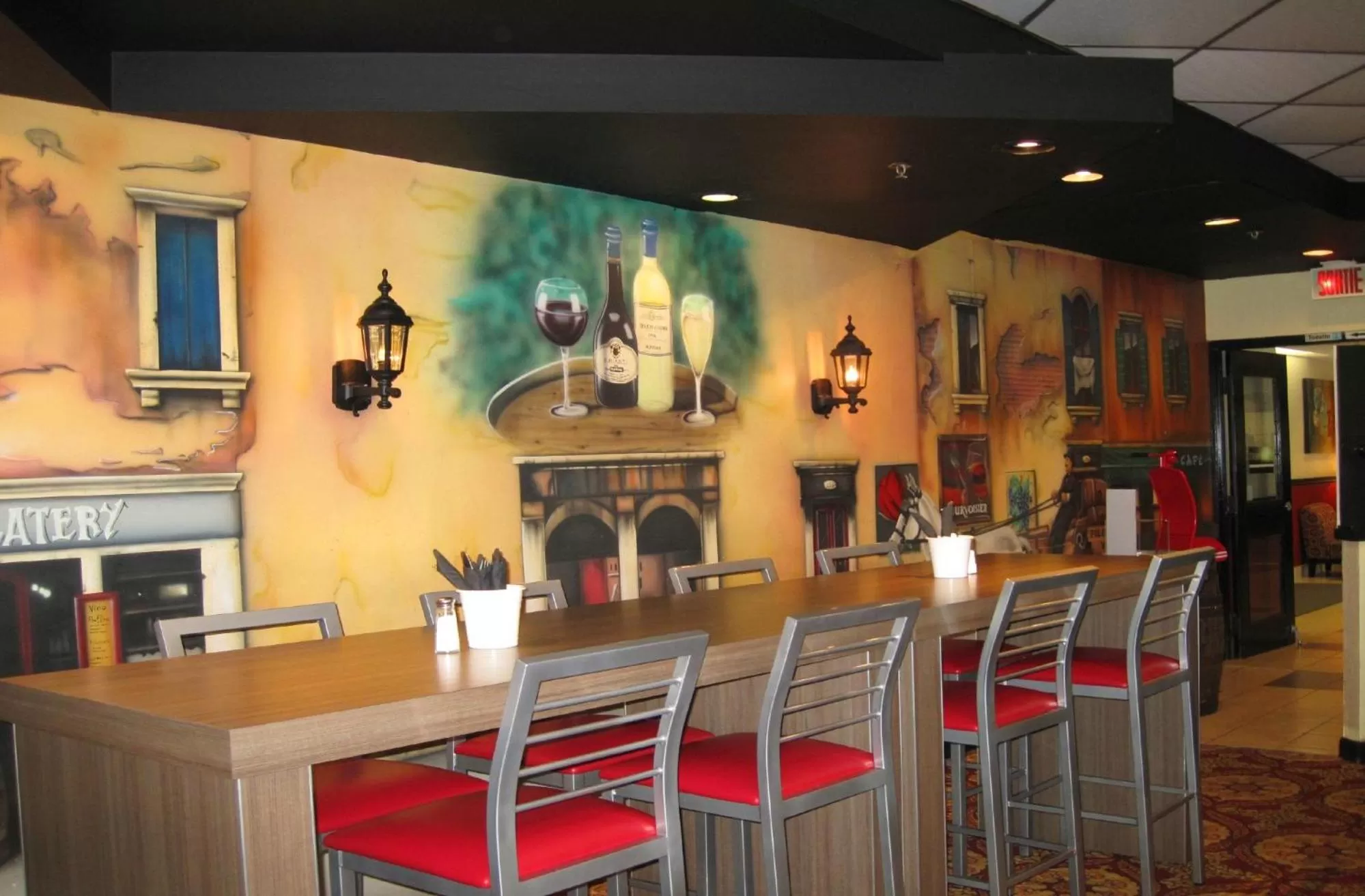 Lounge or bar in Quality Inn and Suites Montreal East