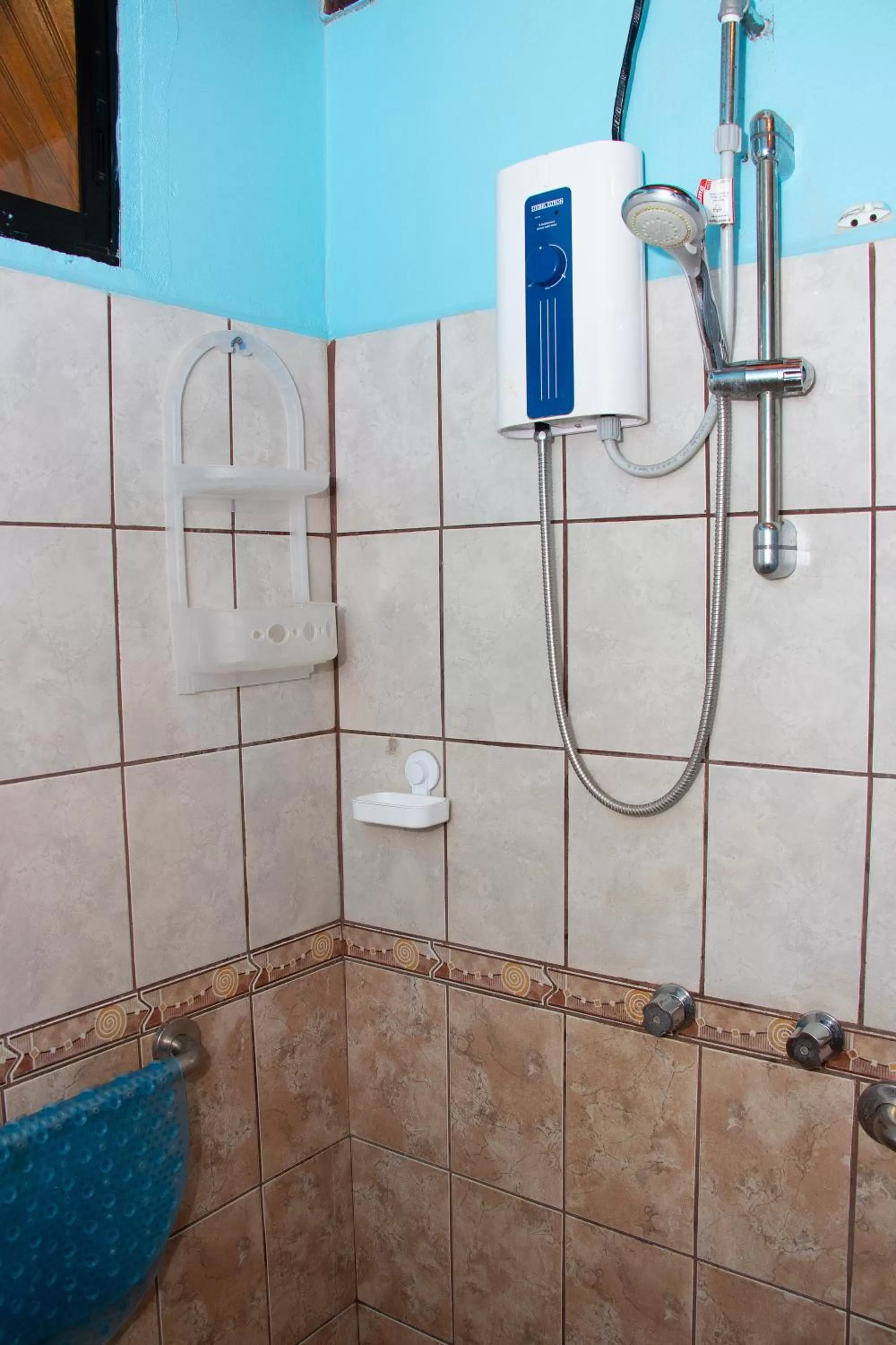 Shower, Bathroom in Hotel Villa Hermosa