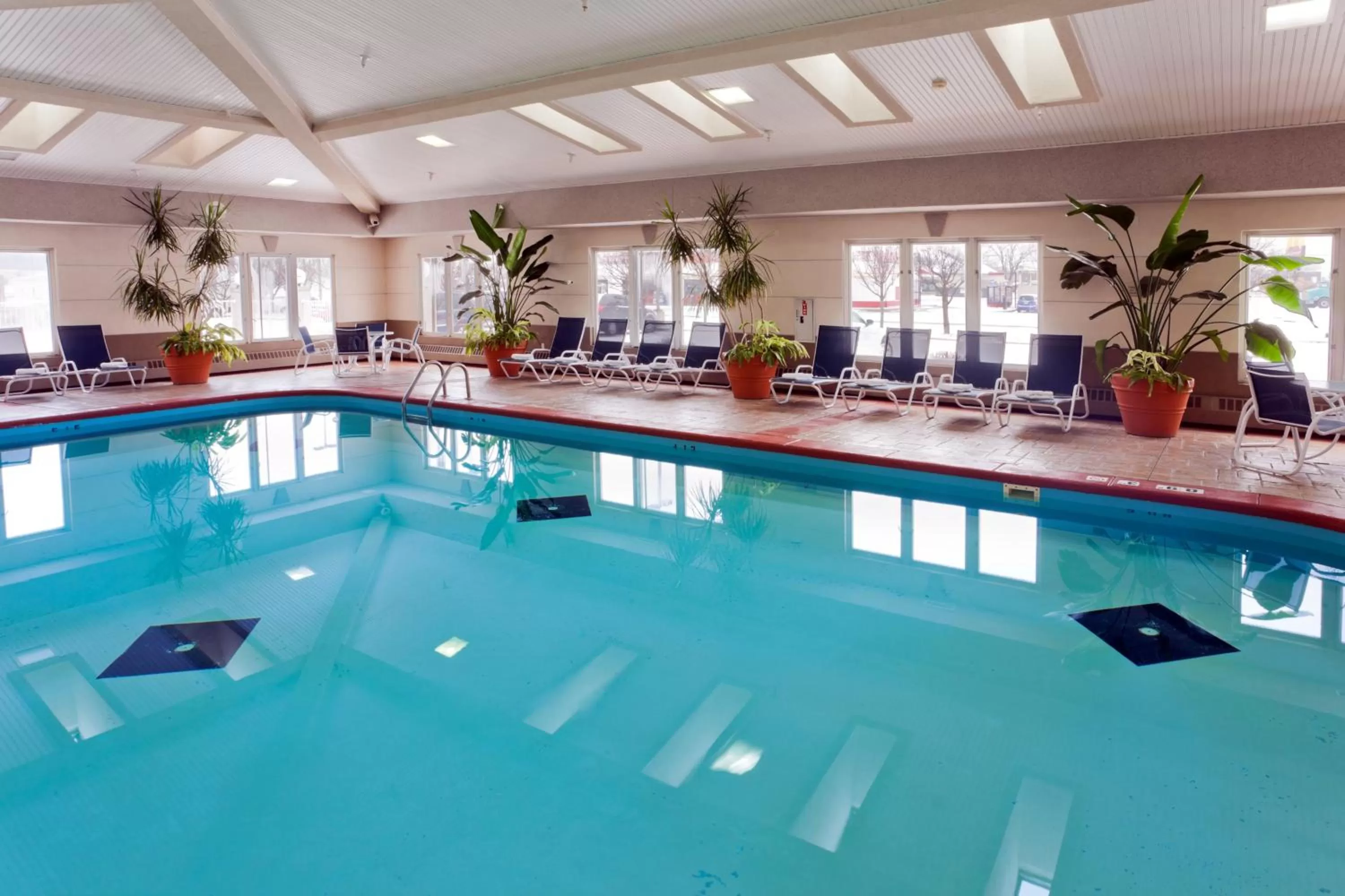 Swimming pool in Holiday Inn Express Hotel & Suites Port Clinton-Catawba Island by IHG
