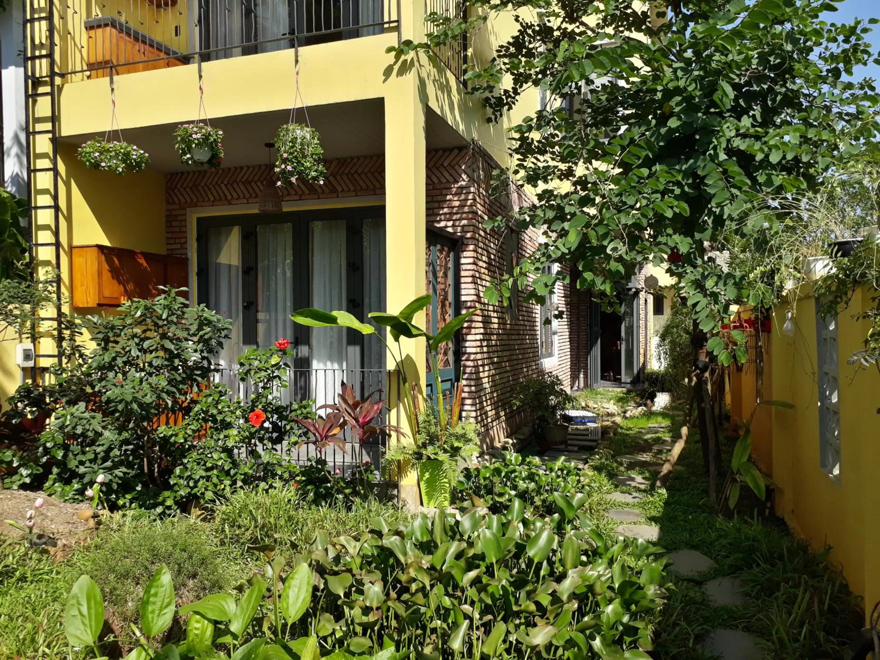Garden in Pink Tulip Hoi An