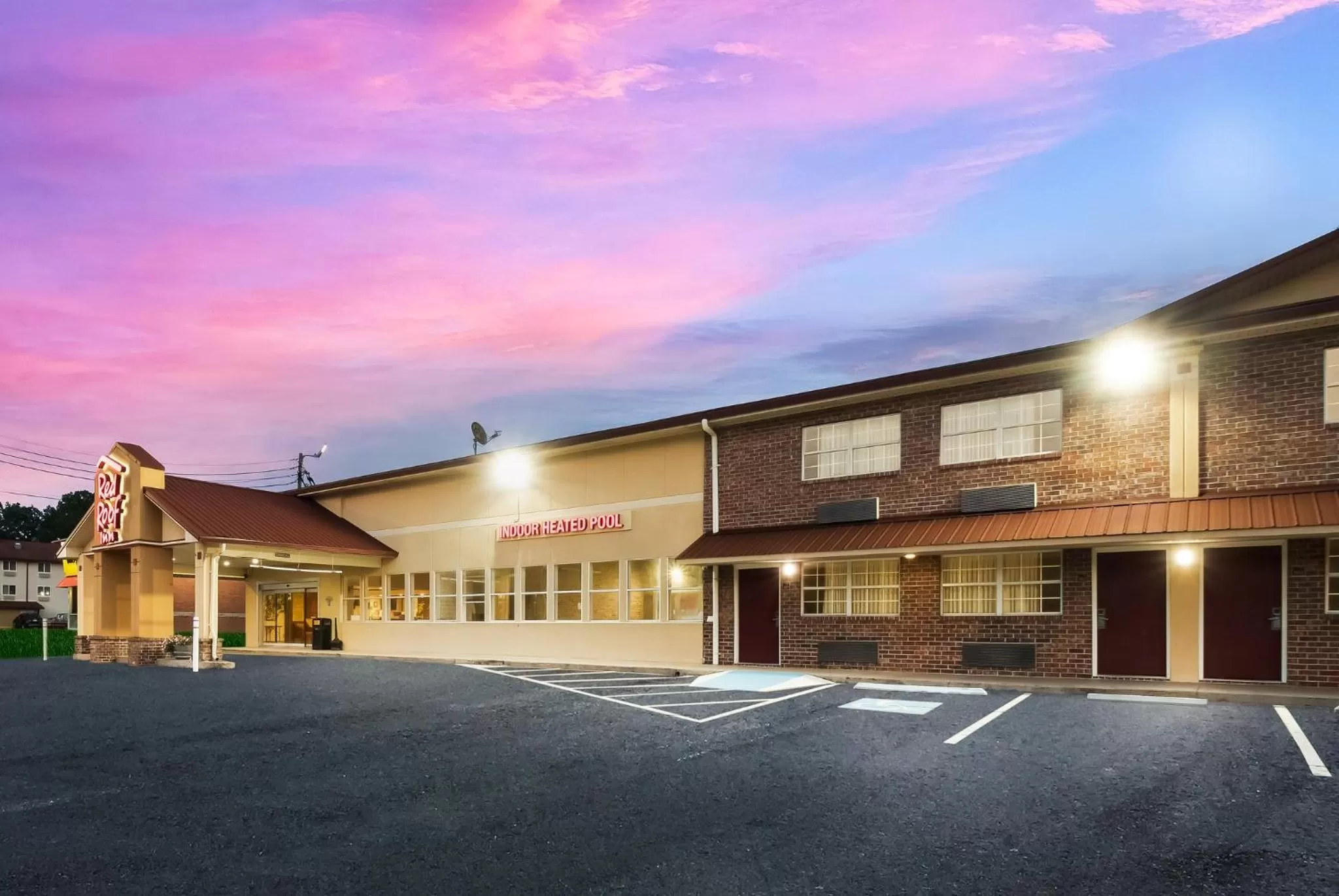 Facade/entrance in Red Roof Inn Chattanooga - Lookout Mountain