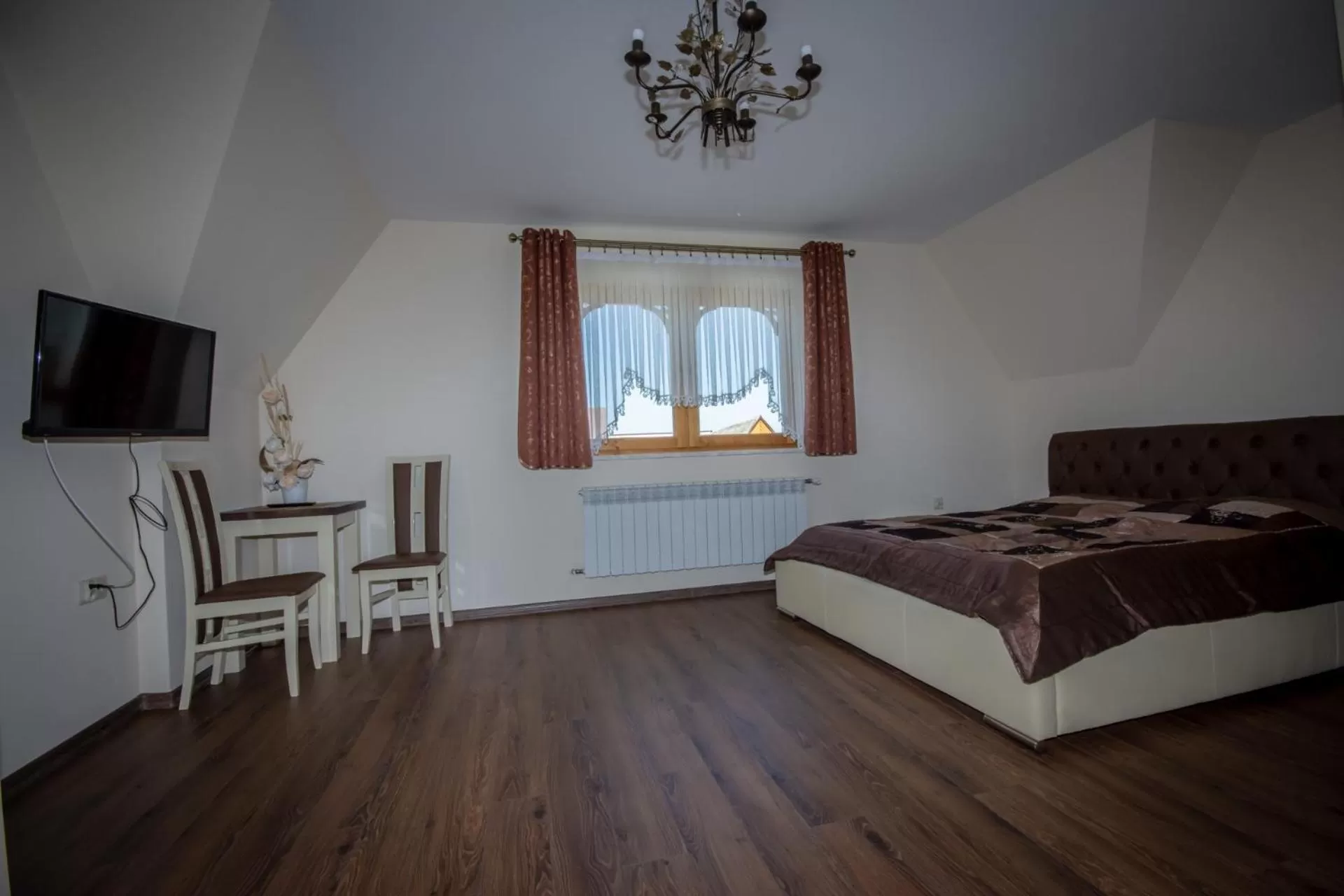 Photo of the whole room, Bed in Podhalanski Dworek z Jacuzzi