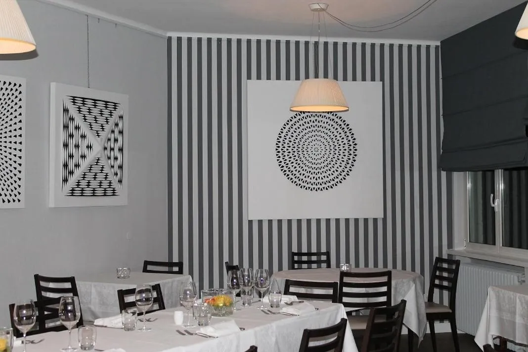 Restaurant/places to eat in Hotel Serenella