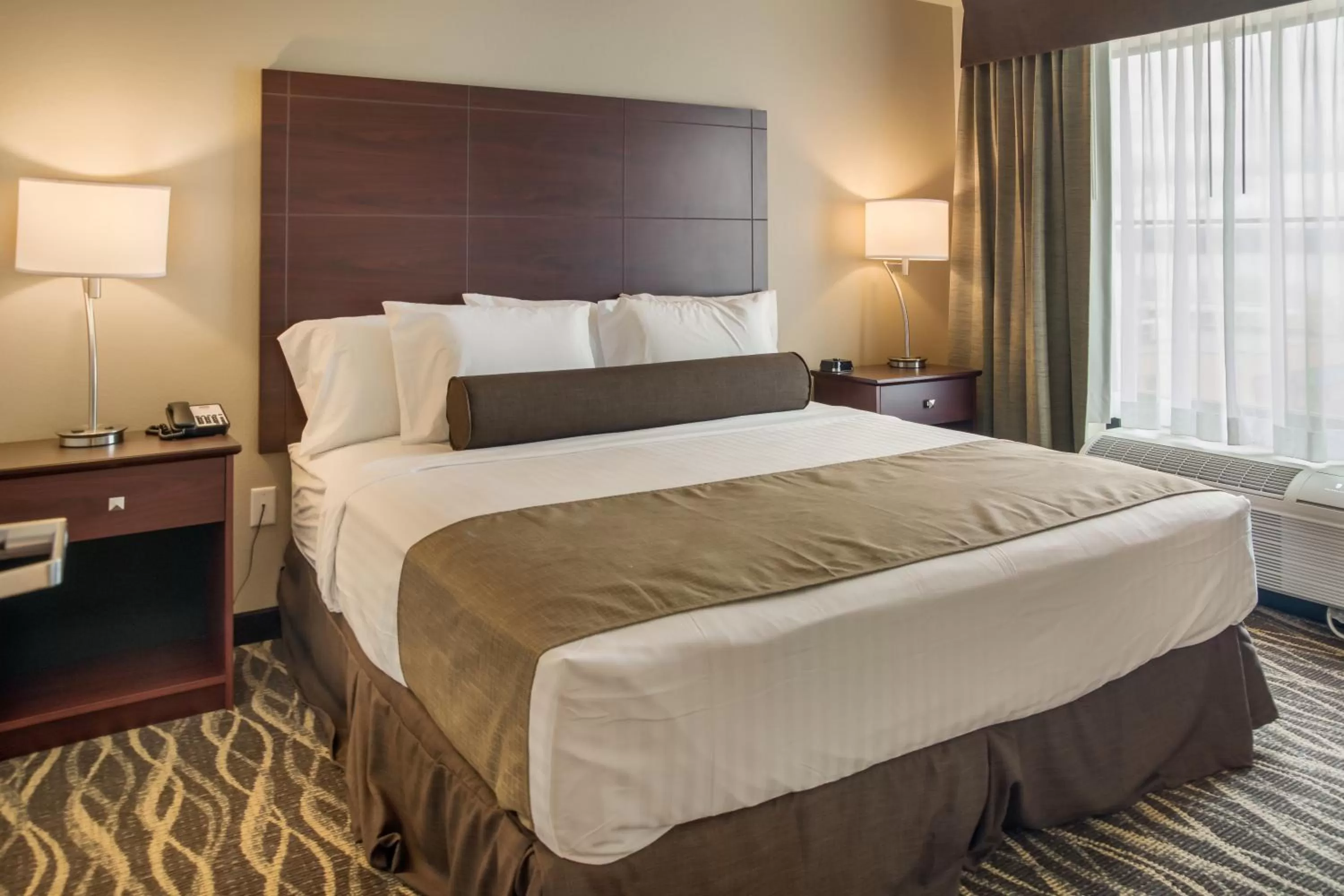 Bed in Cobblestone Inn & Suites - Menomonie/UW-Stout