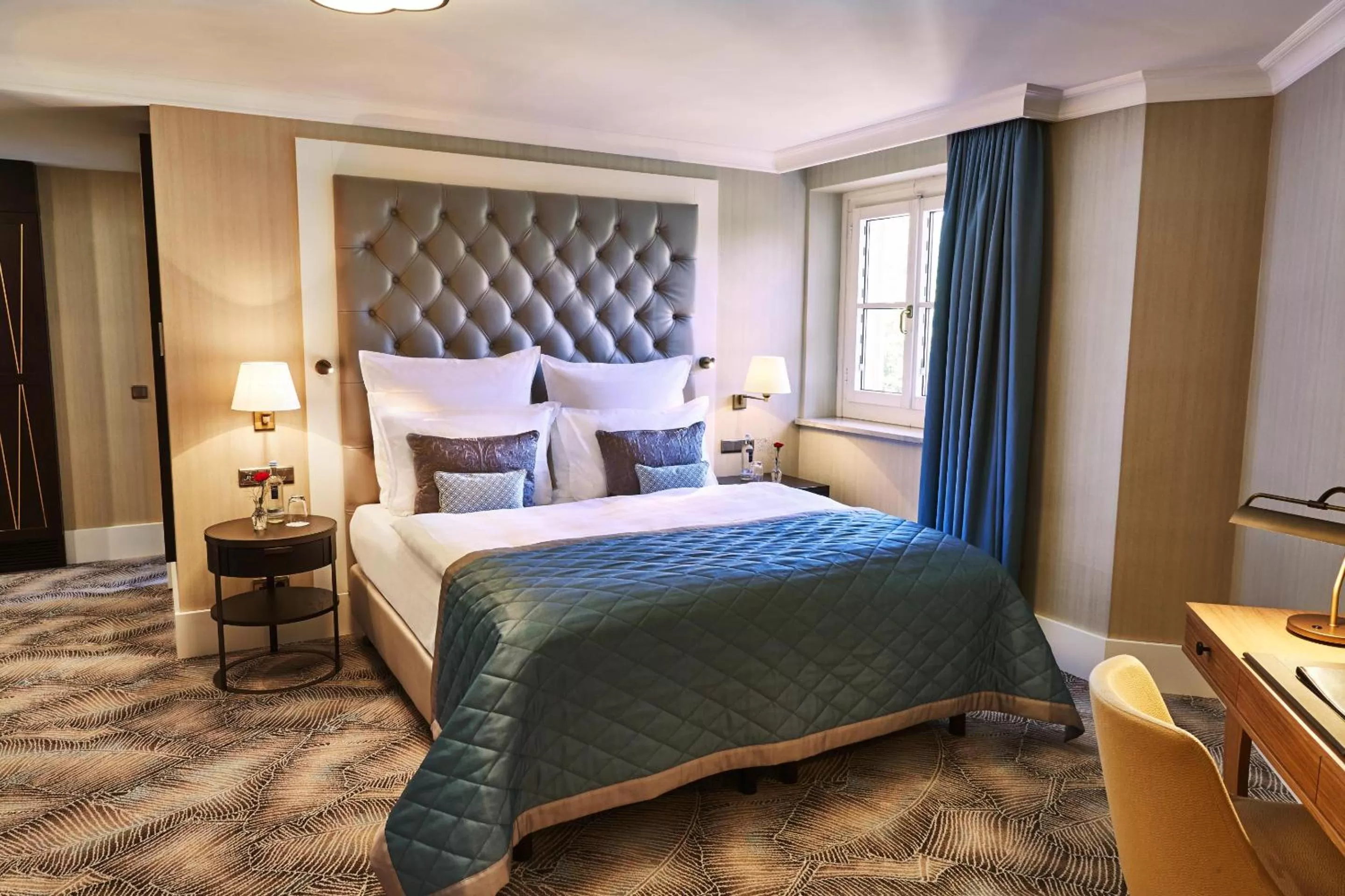 Photo of the whole room, Bed in Steigenberger ICON Grandhotel & Spa Petersberg