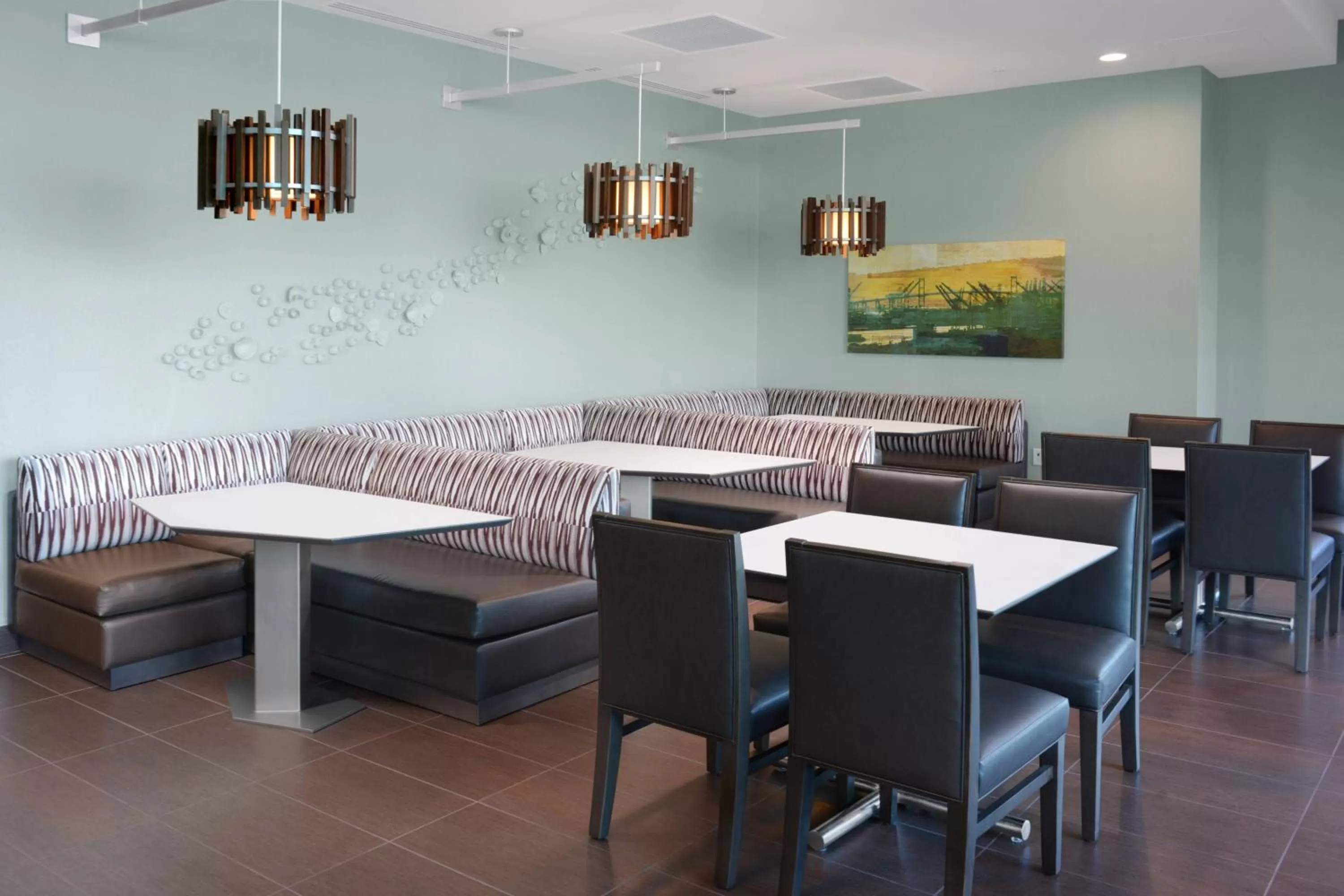 Restaurant/places to eat in Residence Inn Long Beach Downtown