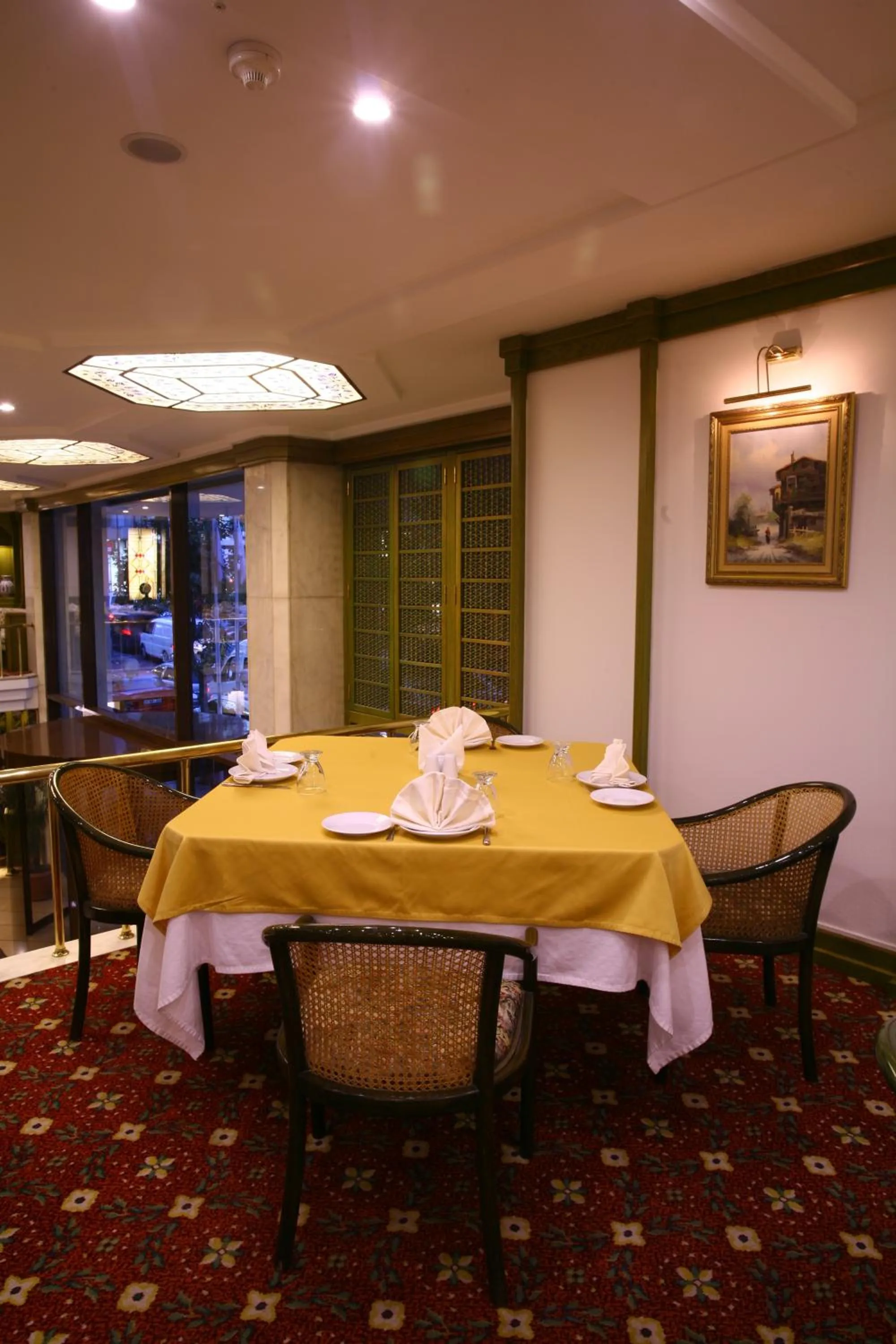 Restaurant/places to eat in Istanbul Royal Hotel