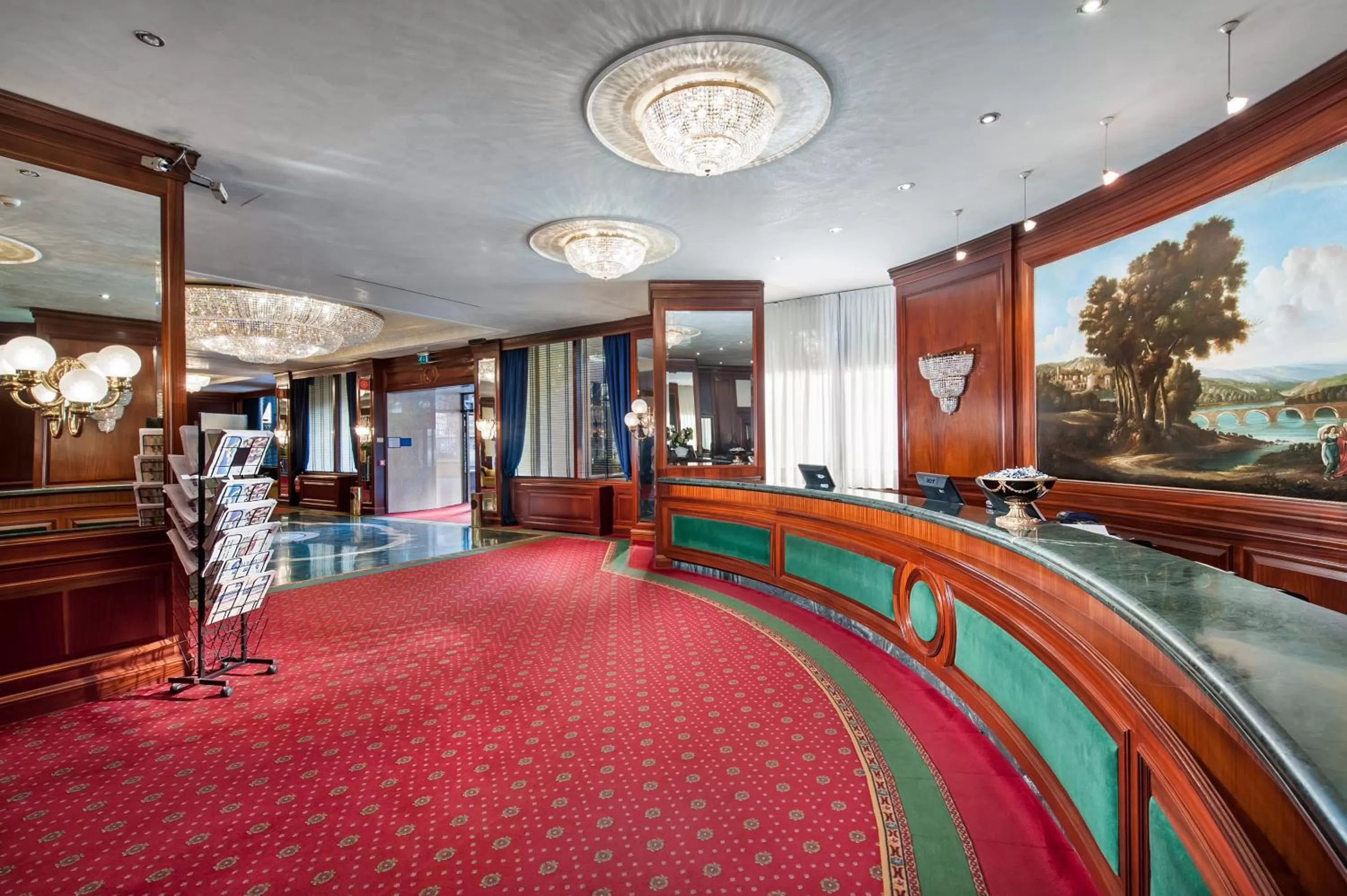 Lobby or reception in Royal Hotel Carlton