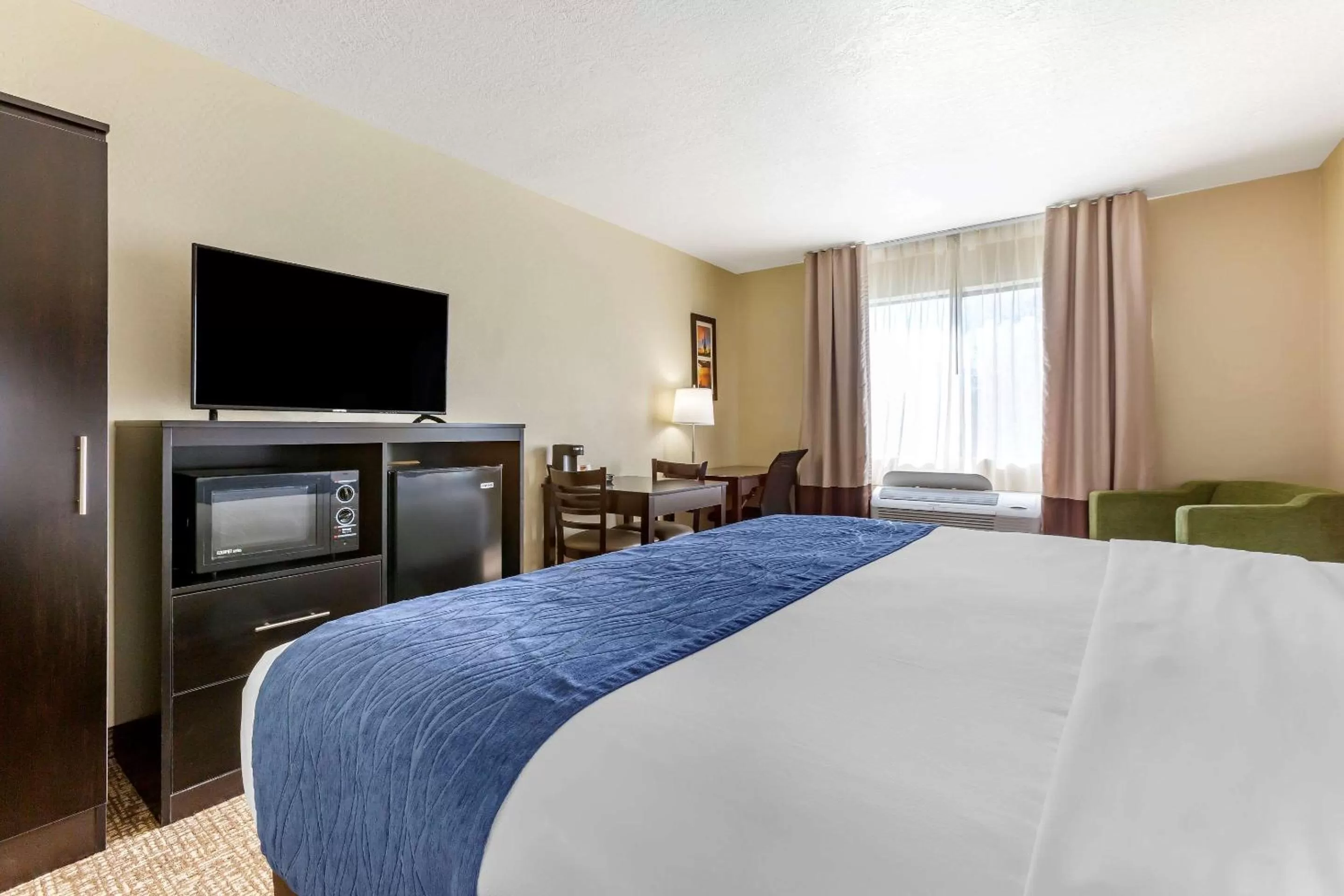Bedroom, Bed in Comfort Inn & Suites Surprise Near Sun City West