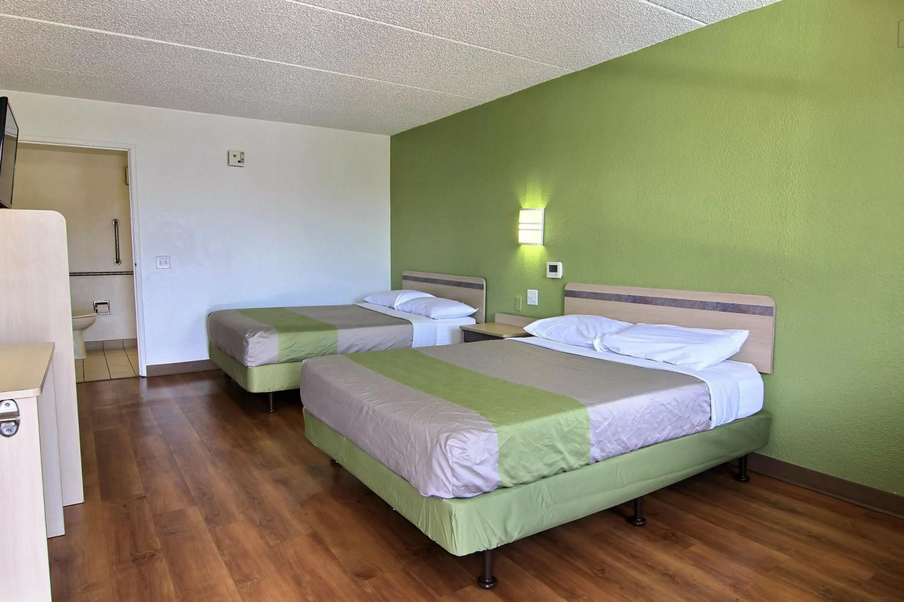 Bedroom, Bed in Motel 6 Austin, TX - Central Downtown UT