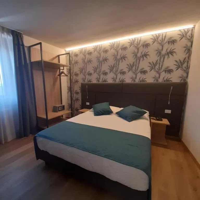 Photo of the whole room, Bed in Bike Hotel Touring Gardone Riviera & Wellness