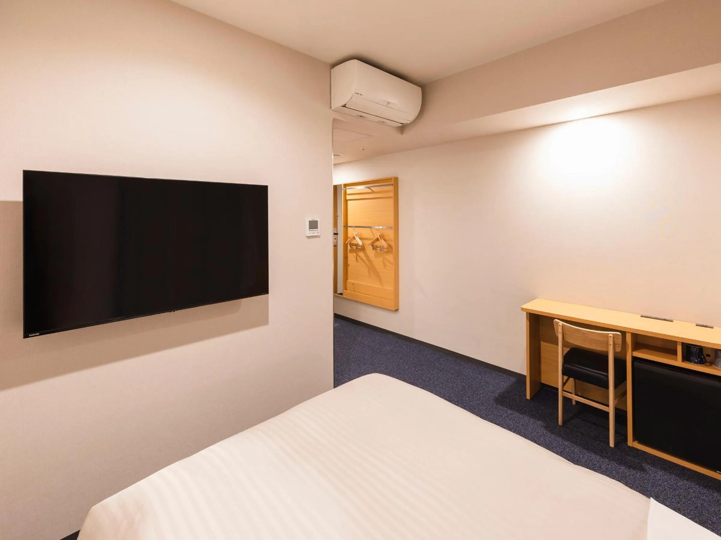 Bed in Sotetsu Fresa Inn Daimon