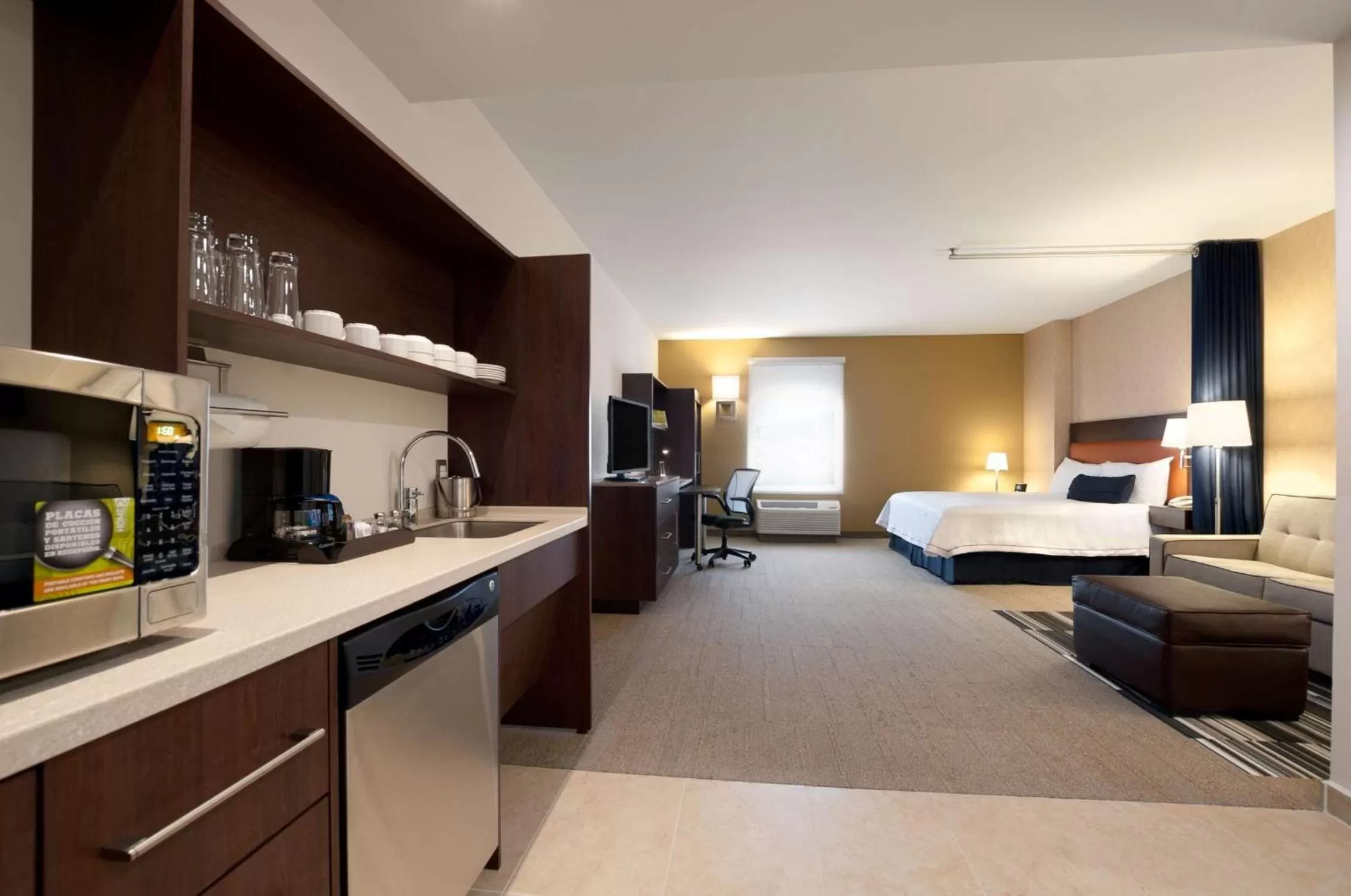 Bedroom, Bed in Homewood Suites by Hilton Queretaro