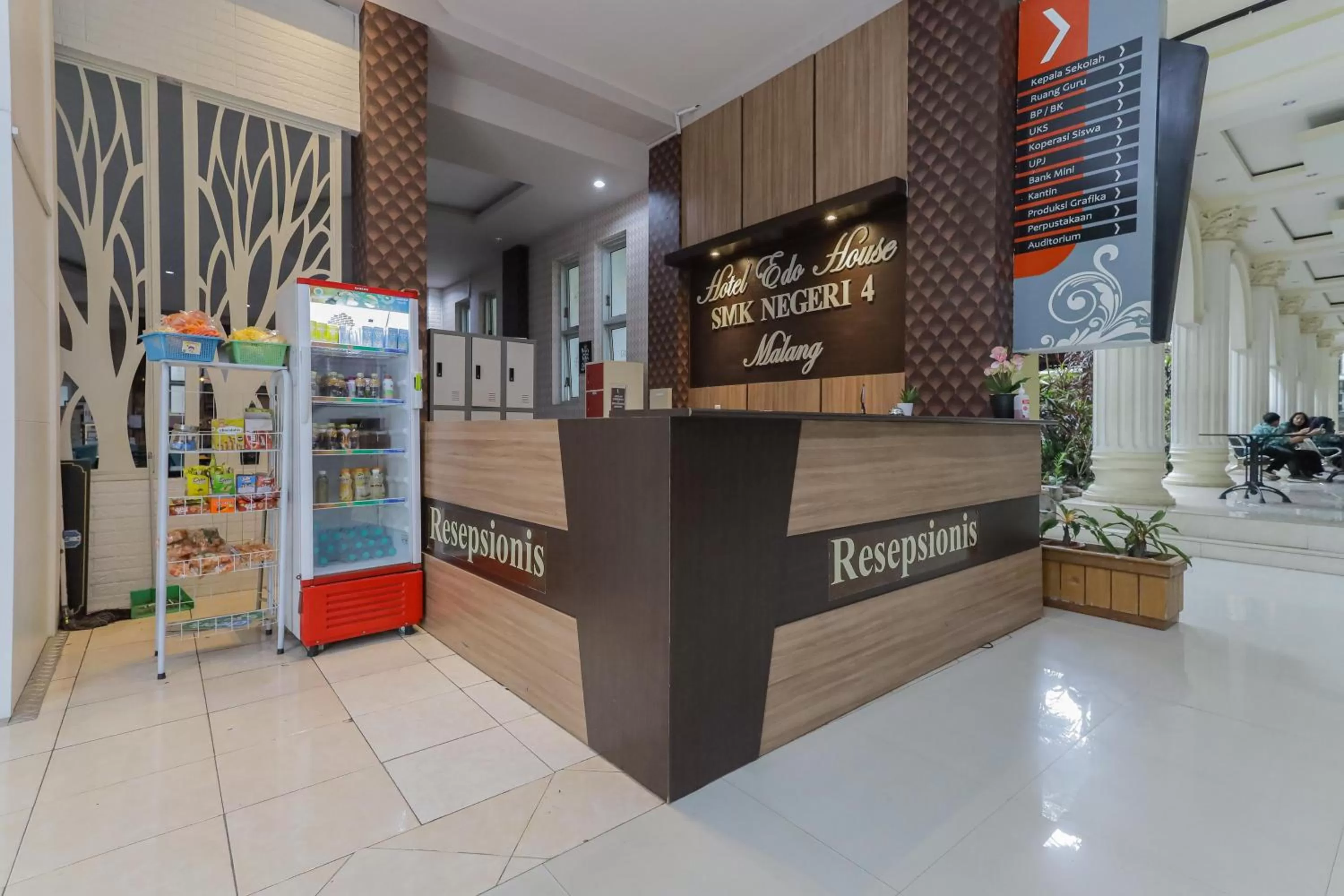 Lobby or reception in RedDoorz Syariah @ Klojen Malang