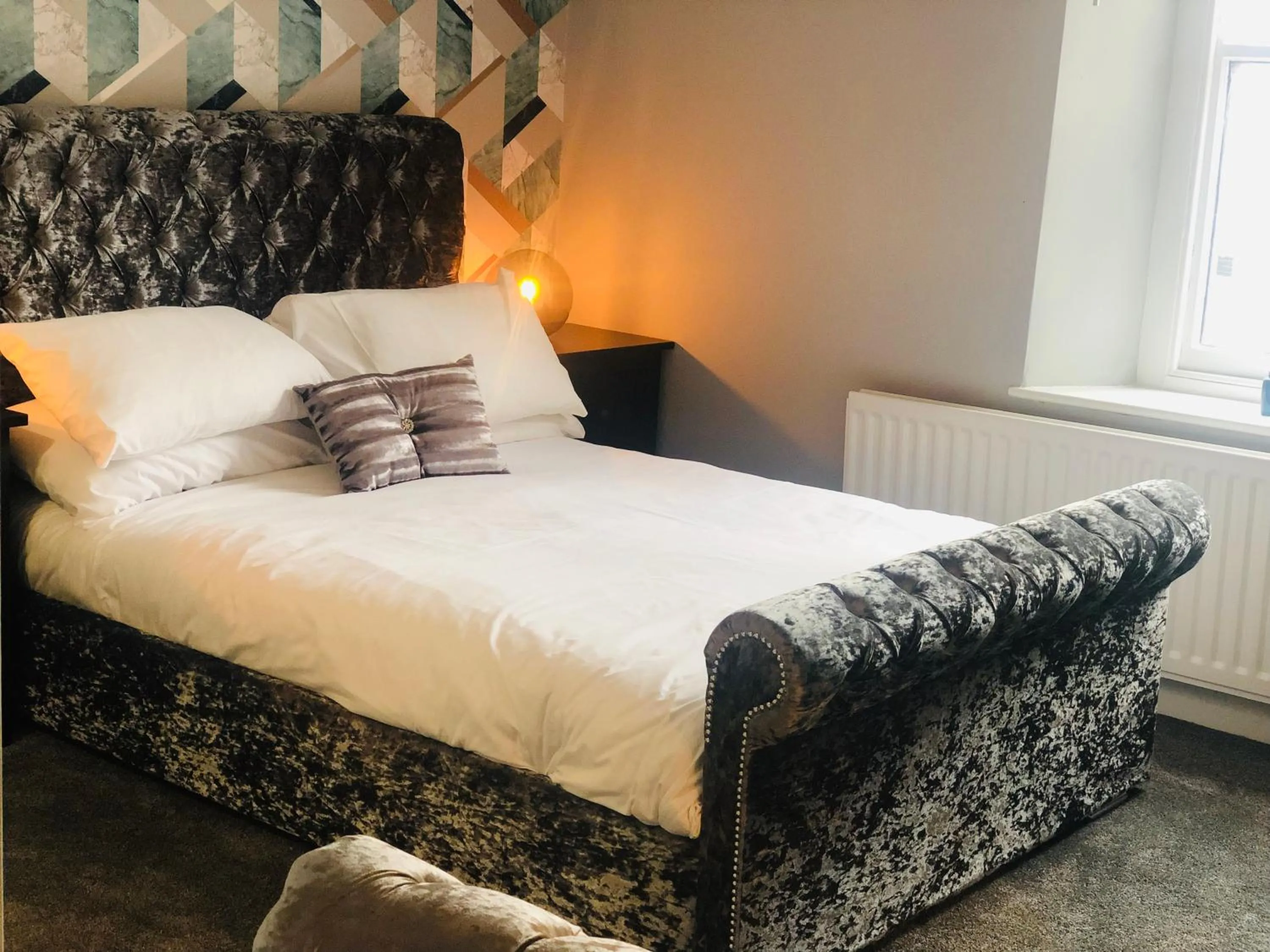 Bedroom, Bed in Hardwick Arms Hotel