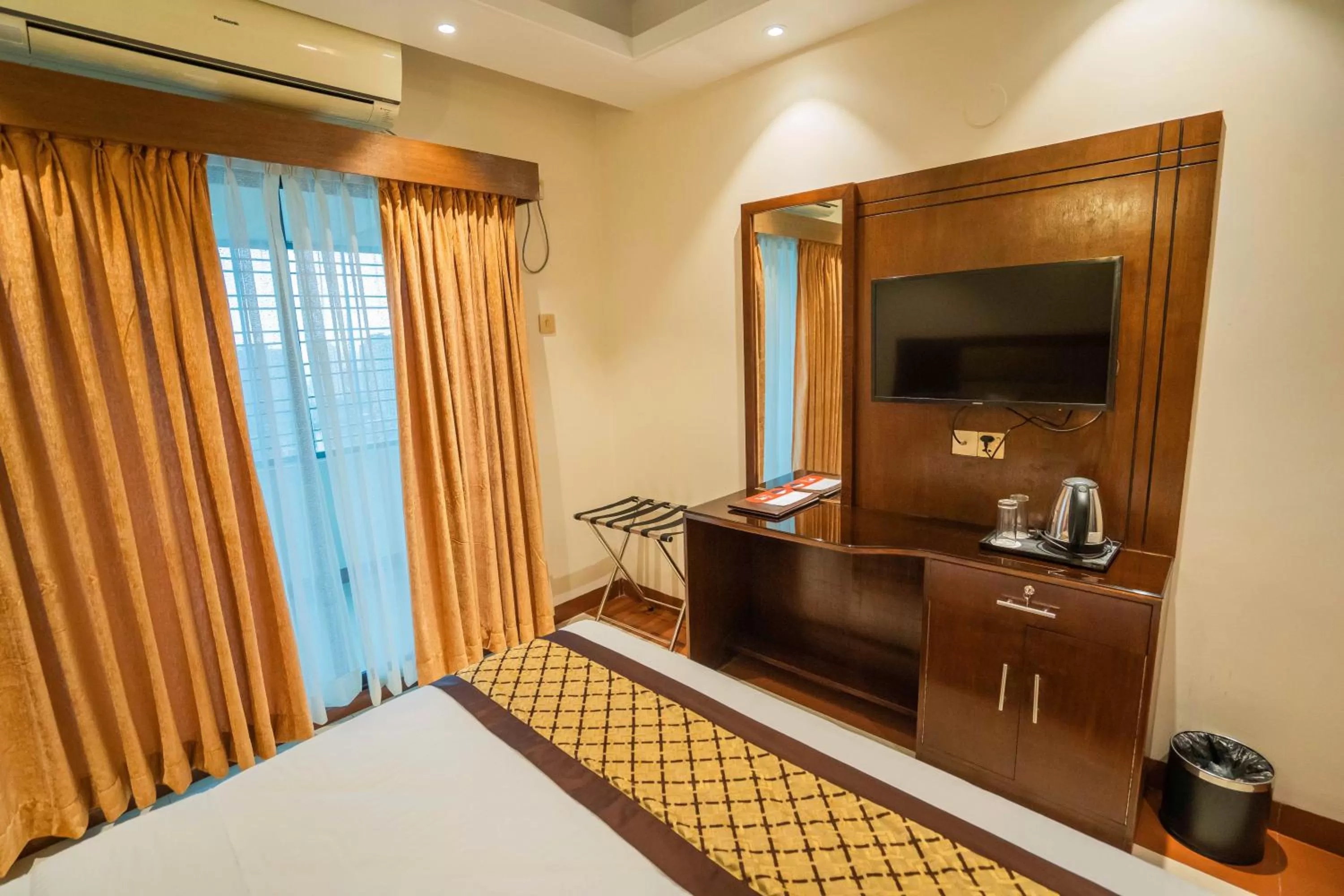 Photo of the whole room, TV/Entertainment Center in Central Inn Dhaka City Centre