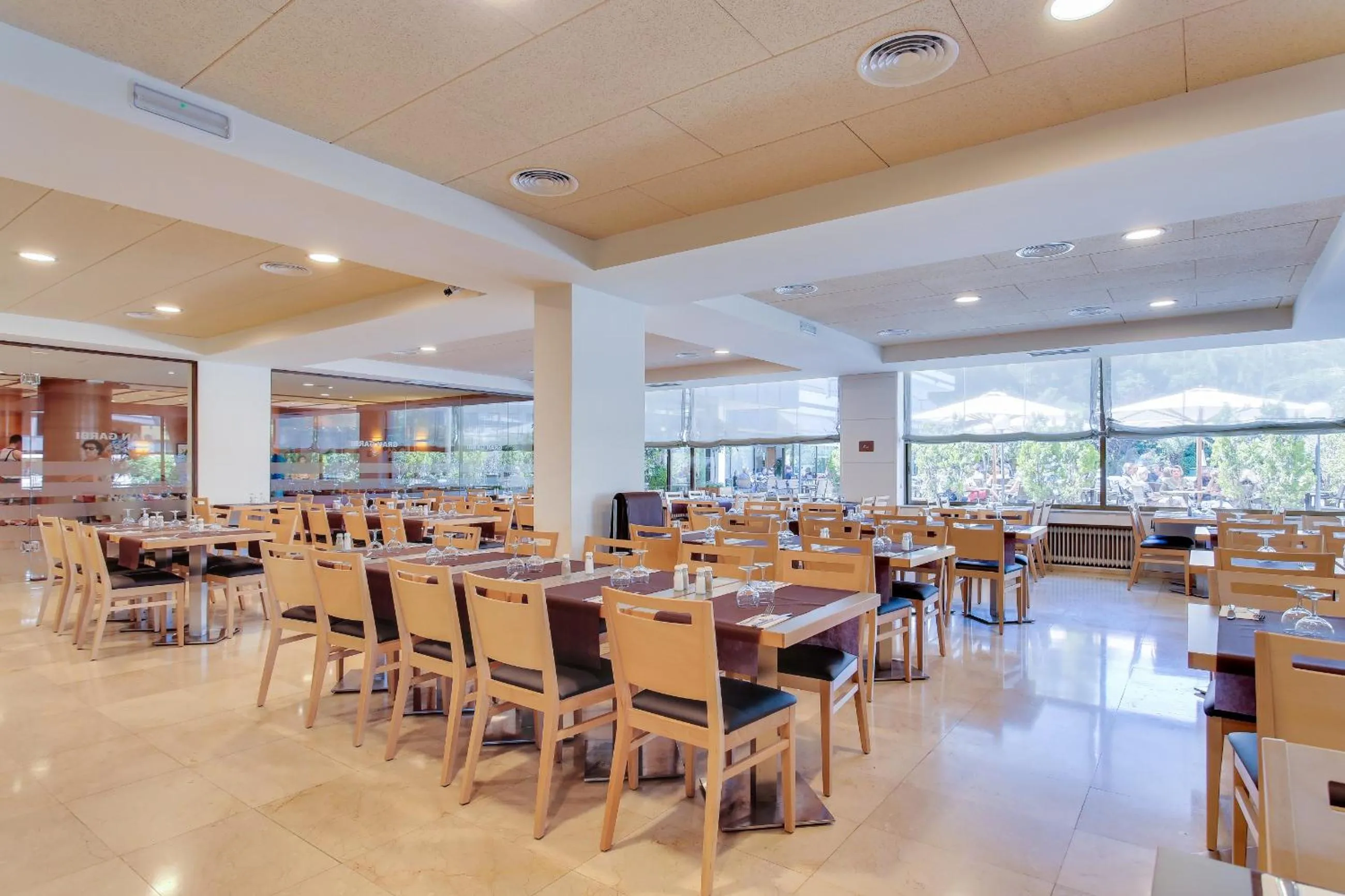 Restaurant/places to eat in Hotel Gran Garbi Mar & AquaSplash