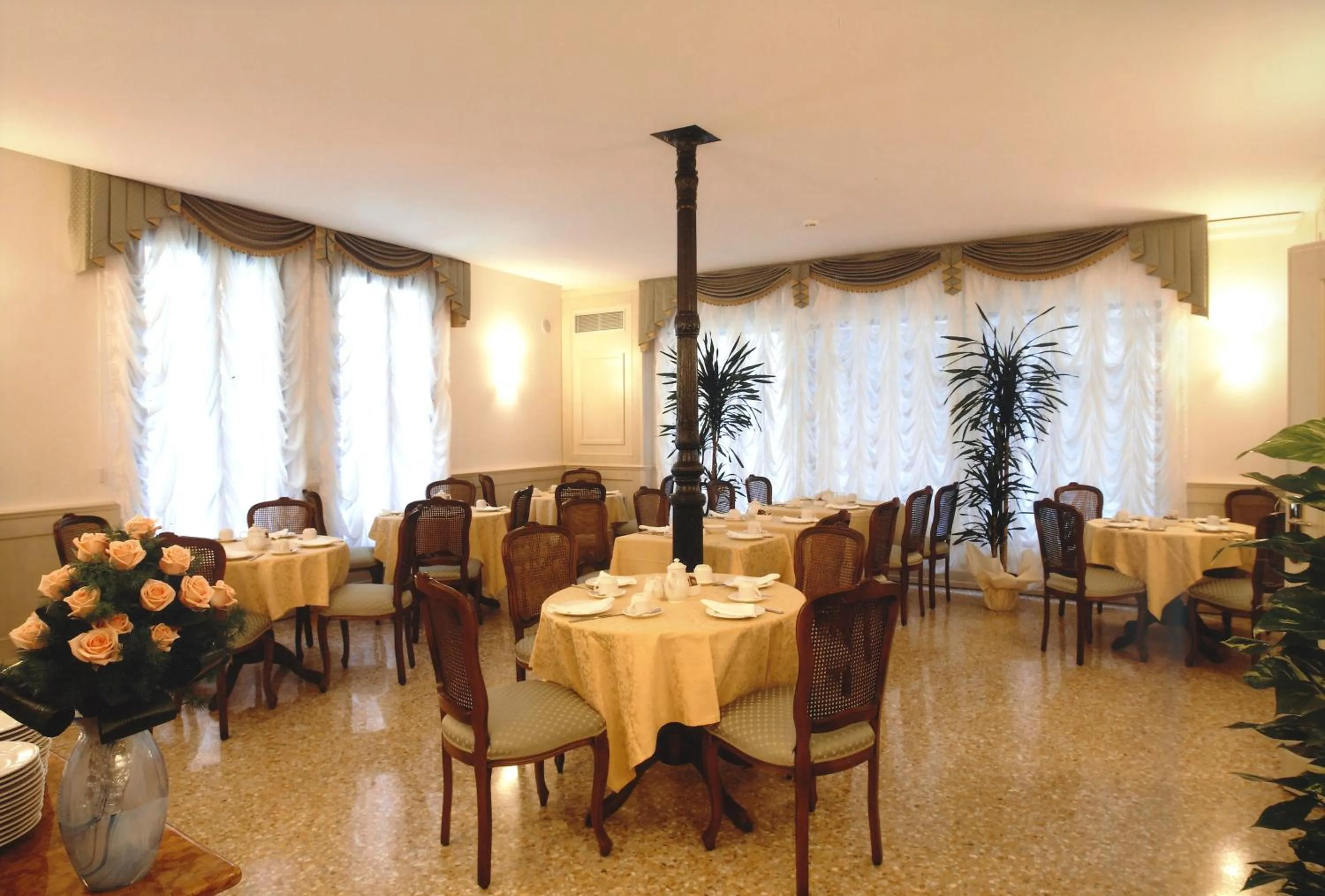 Restaurant/places to eat in Hotel Bella Venezia