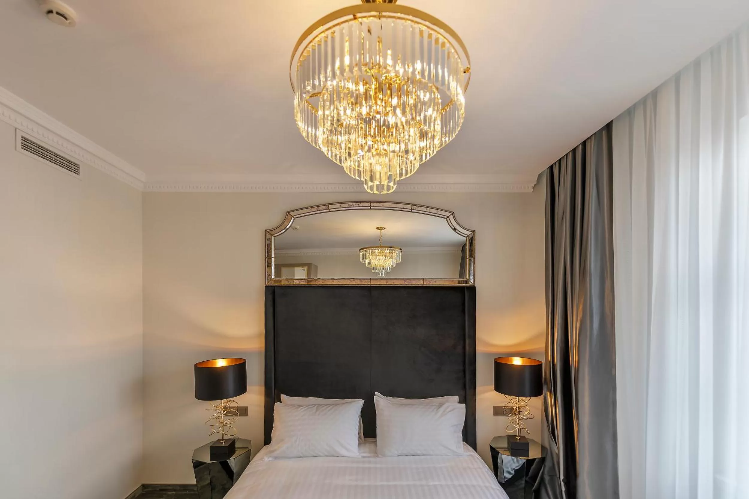 Bedroom, Bed in St Palace Hotel